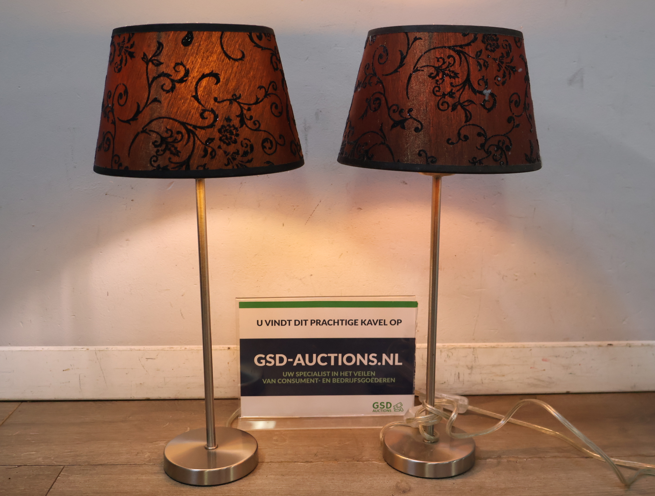 Set van 2 tafellampen met bruine stoffen kap – foto 2 – kavel bij GSD Auctions, Zoeterwoude