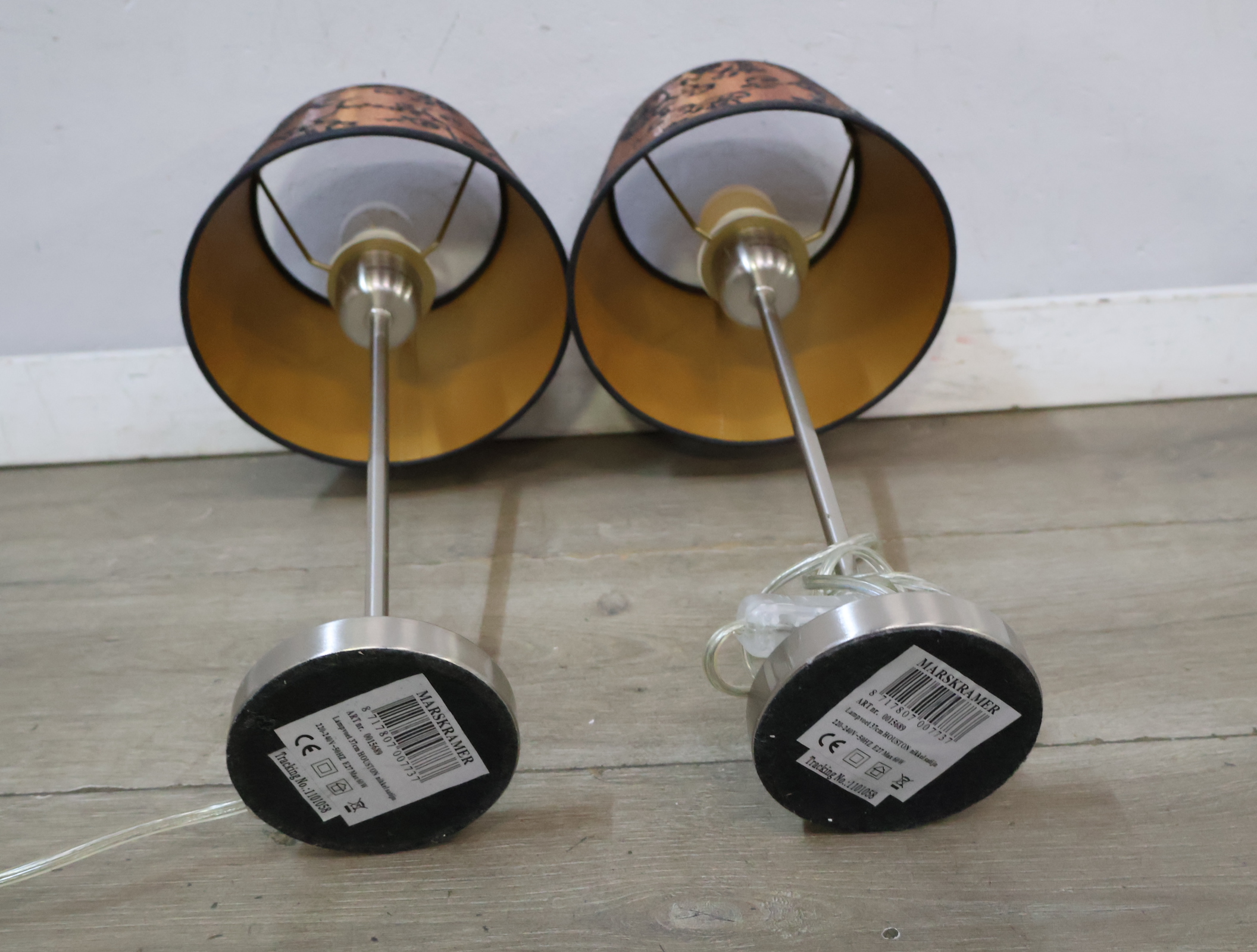 Set van 2 tafellampen met bruine stoffen kap – foto 10 – kavel bij GSD Auctions, Zoeterwoude