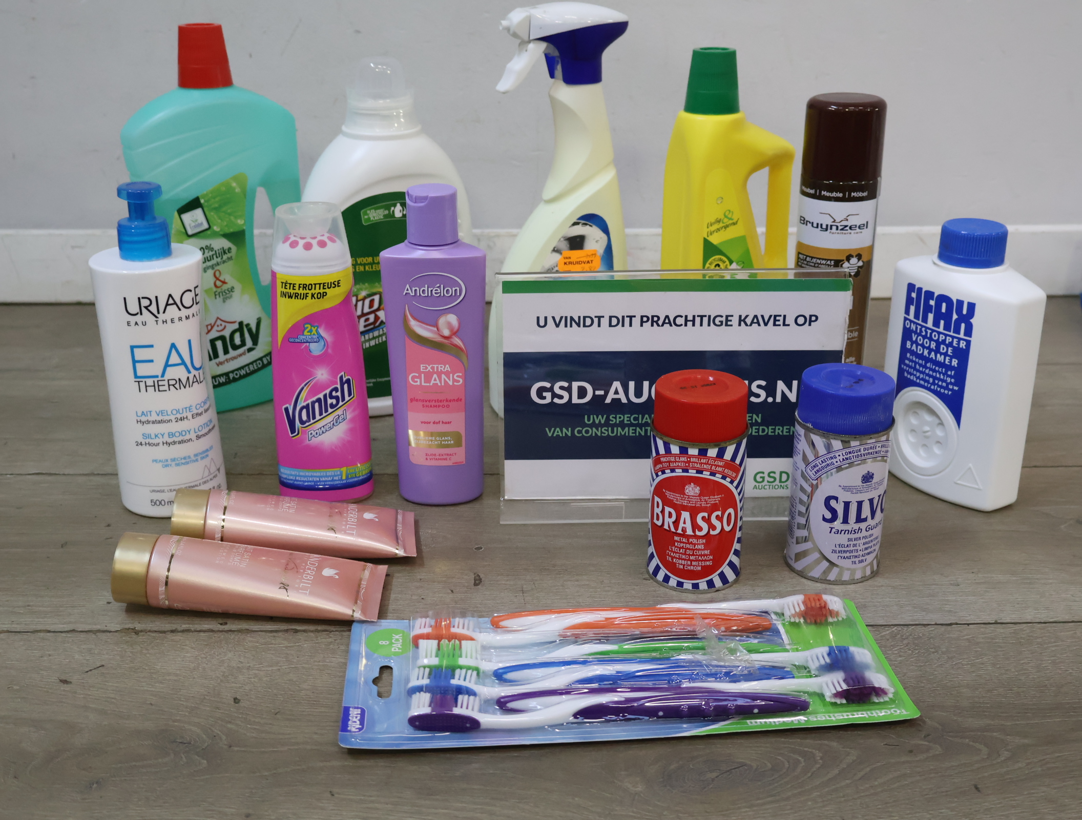 Huishoudelijke en persoonlijke verzorgingsproducten – kavel bij GSD Auctions, Zoeterwoude