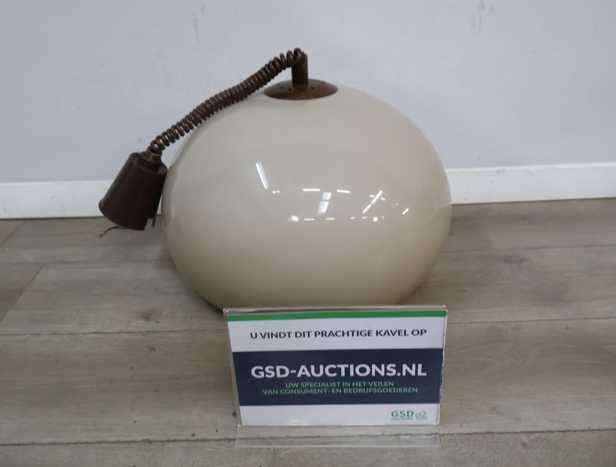 Vintage beige-bruine 'mushroom' Hanglamp - Jaren '60 – kavel bij GSD Auctions, Zoeterwoude