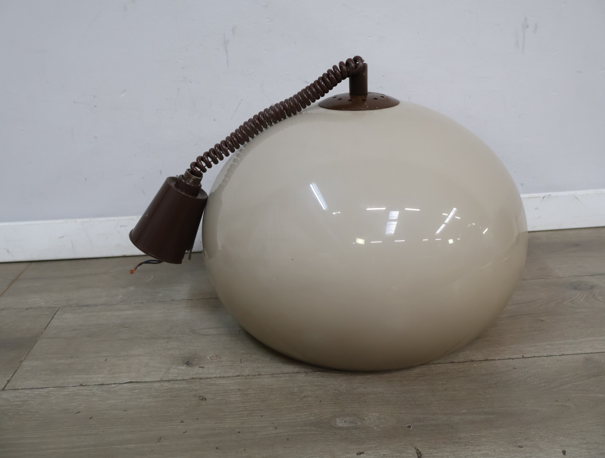 Vintage beige-bruine 'mushroom' Hanglamp - Jaren '60 – foto 3 – kavel bij GSD Auctions, Zoeterwoude