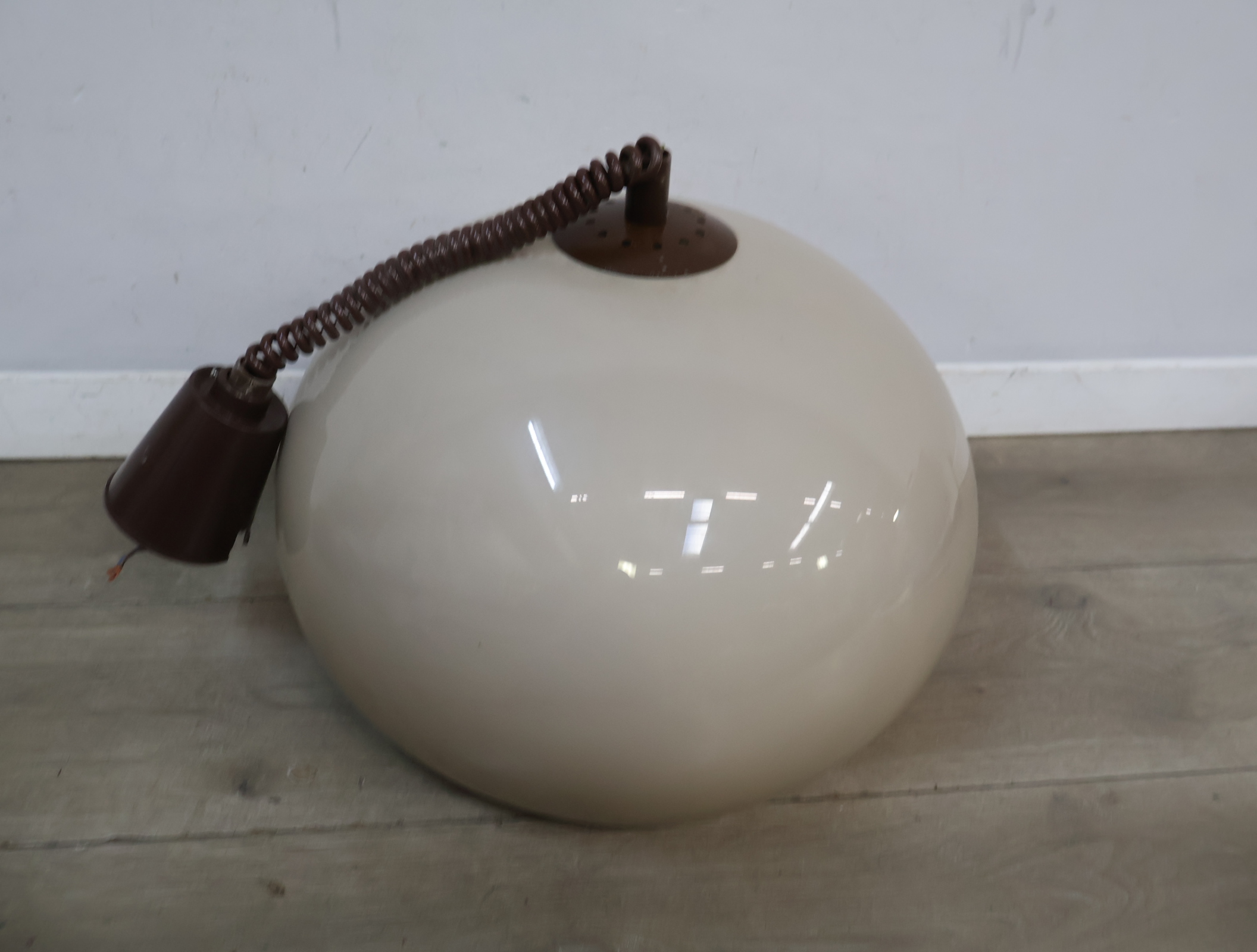 Vintage beige-bruine 'mushroom' Hanglamp - Jaren '60 – foto 6 – kavel bij GSD Auctions, Zoeterwoude
