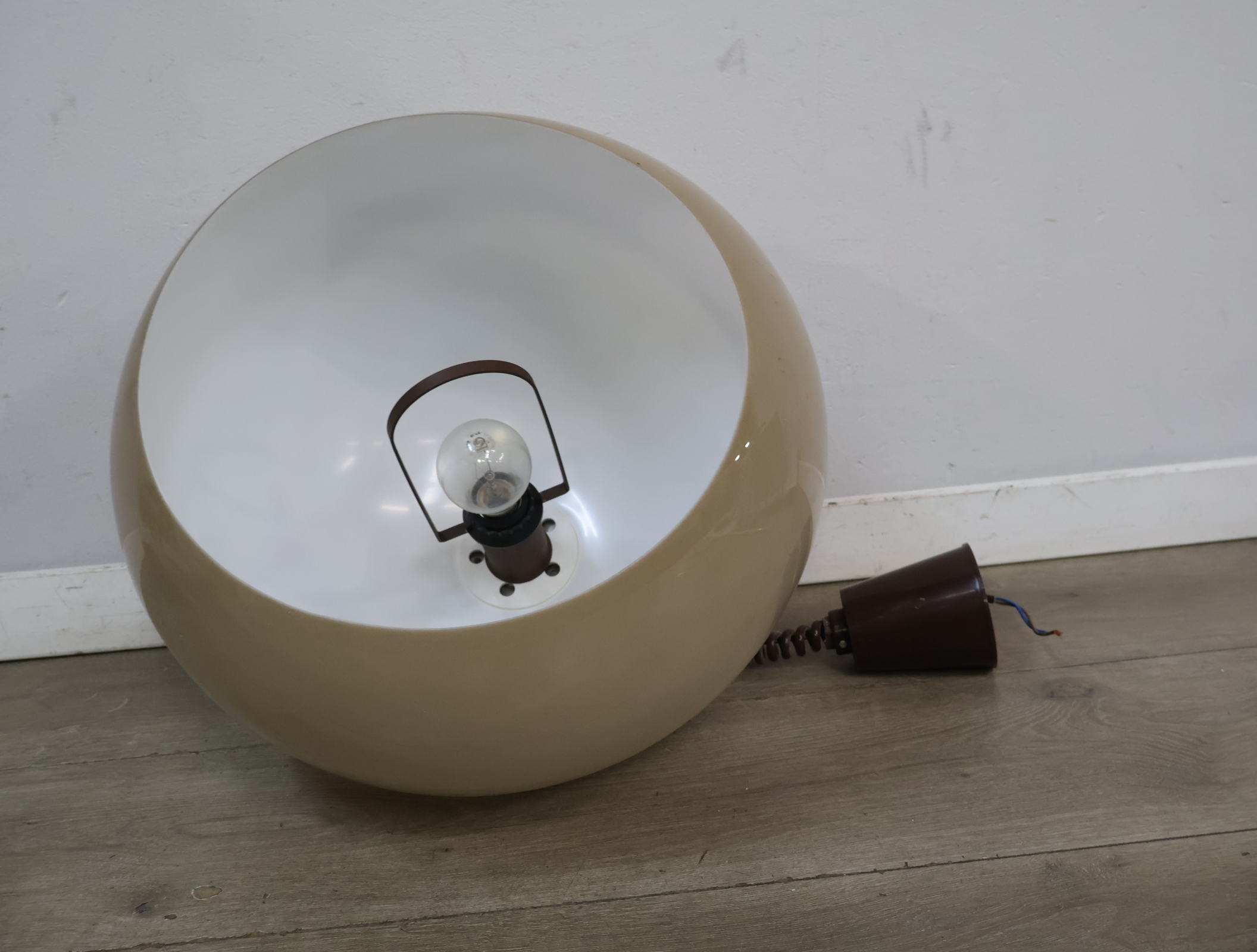Vintage beige-bruine 'mushroom' Hanglamp - Jaren '60 – foto 9 – kavel bij GSD Auctions, Zoeterwoude