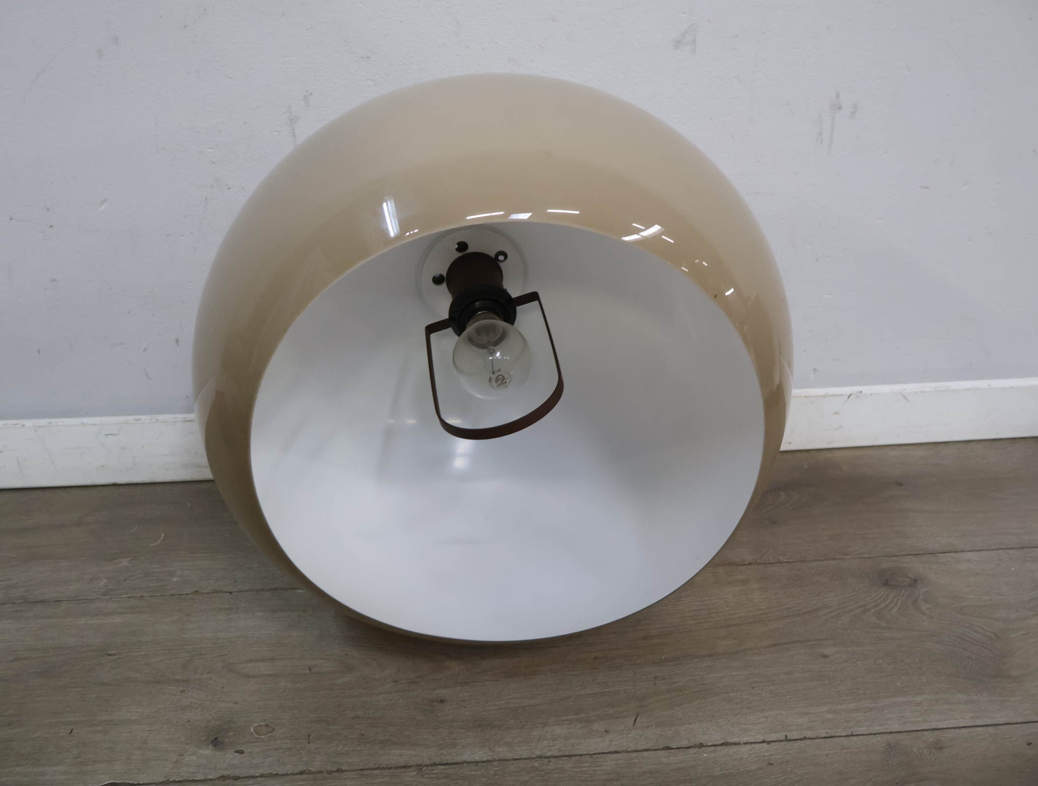 Vintage beige-bruine 'mushroom' Hanglamp - Jaren '60 – foto 10 – kavel bij GSD Auctions, Zoeterwoude
