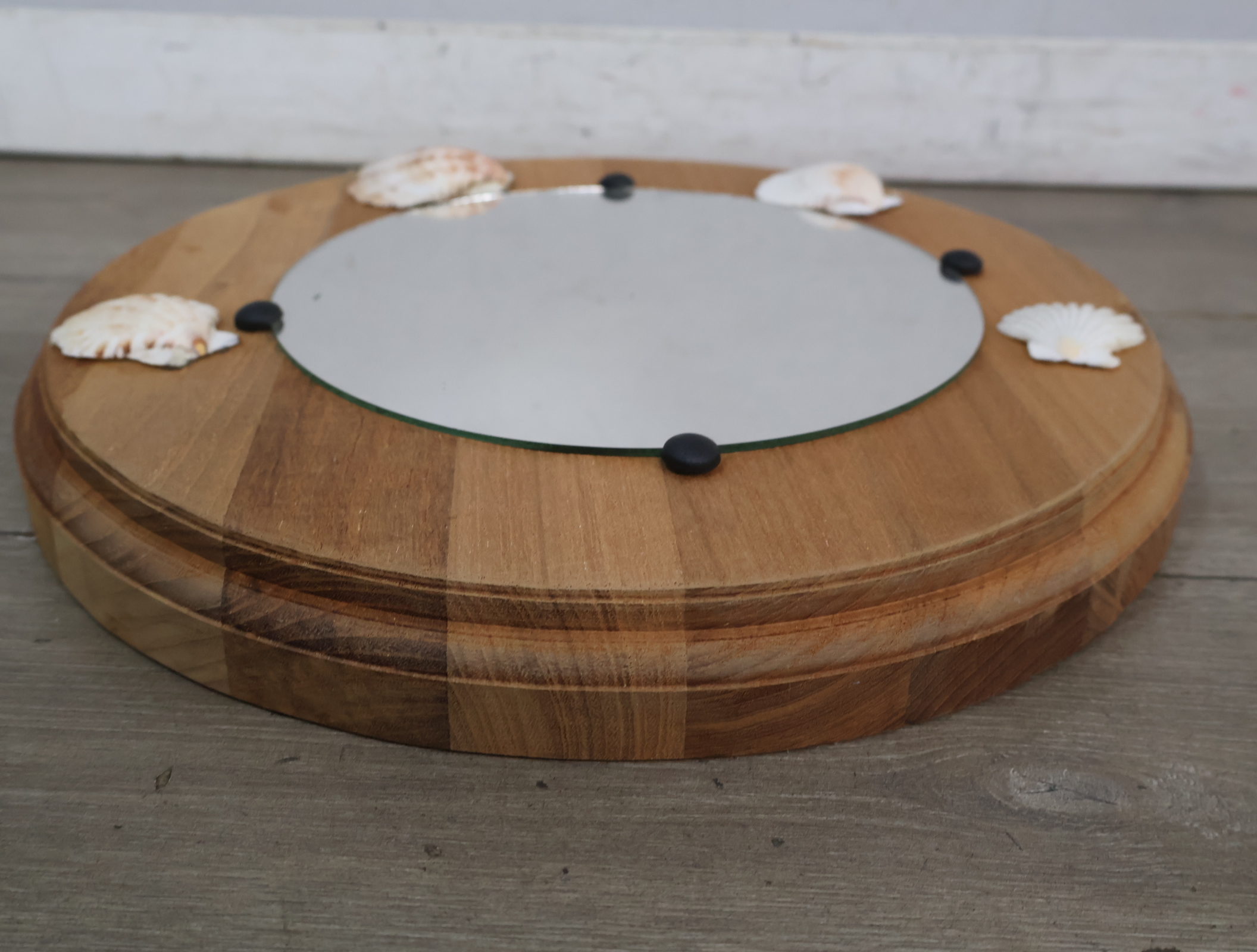 Ronde houten spiegel met schelpdecoratie – foto 13 – kavel bij GSD Auctions, Zoeterwoude