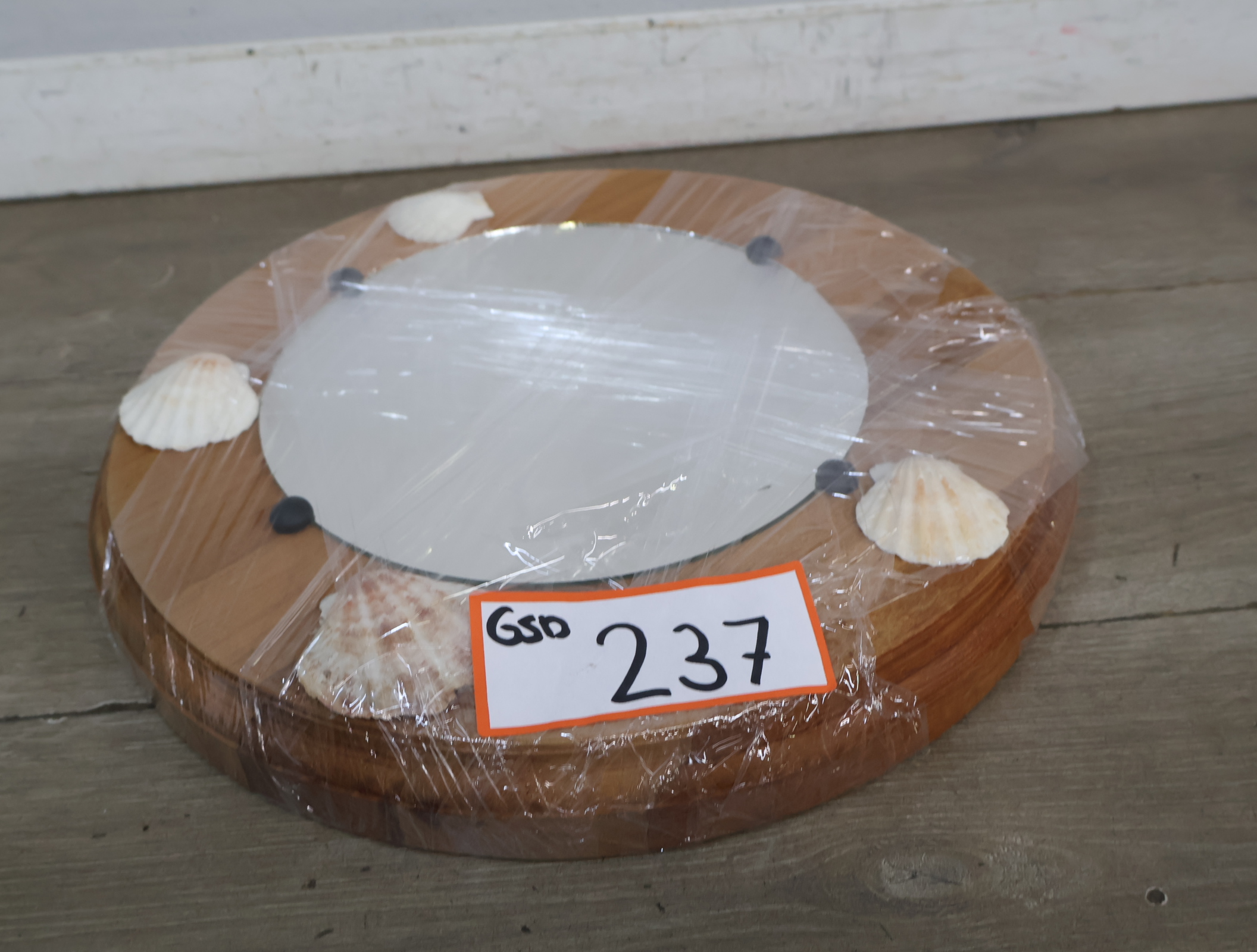 Ronde houten spiegel met schelpdecoratie – foto 18 – kavel bij GSD Auctions, Zoeterwoude
