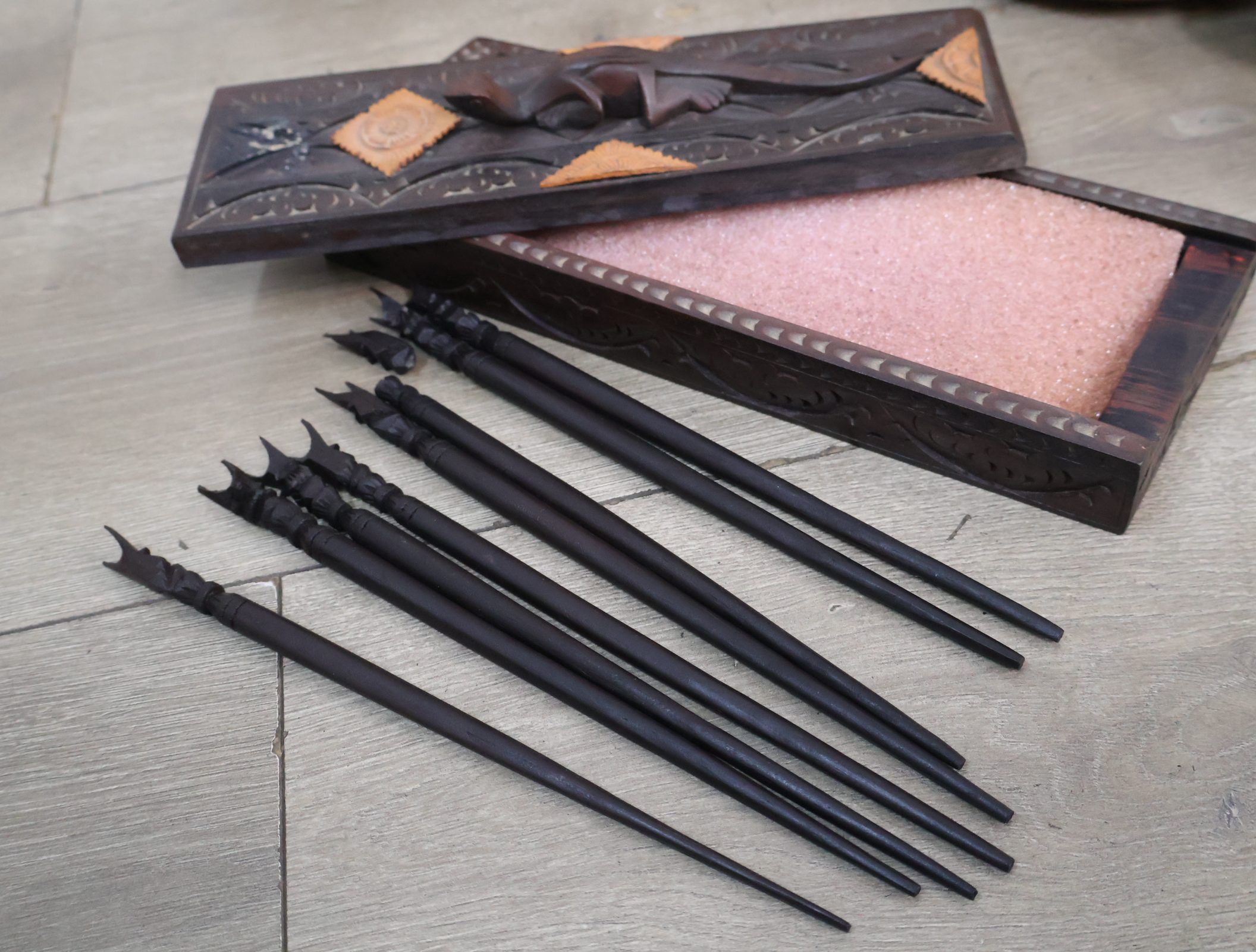 Diverse houten decoratieve items – foto 5 – kavel bij GSD Auctions, Zoeterwoude