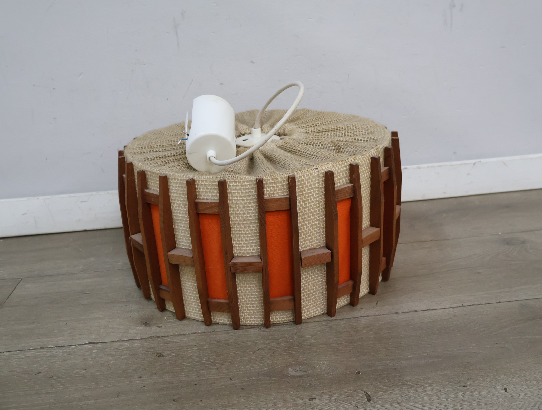 Vintage Scandinavische hanglamp - jute teak – foto 3 – kavel bij GSD Auctions, Zoeterwoude