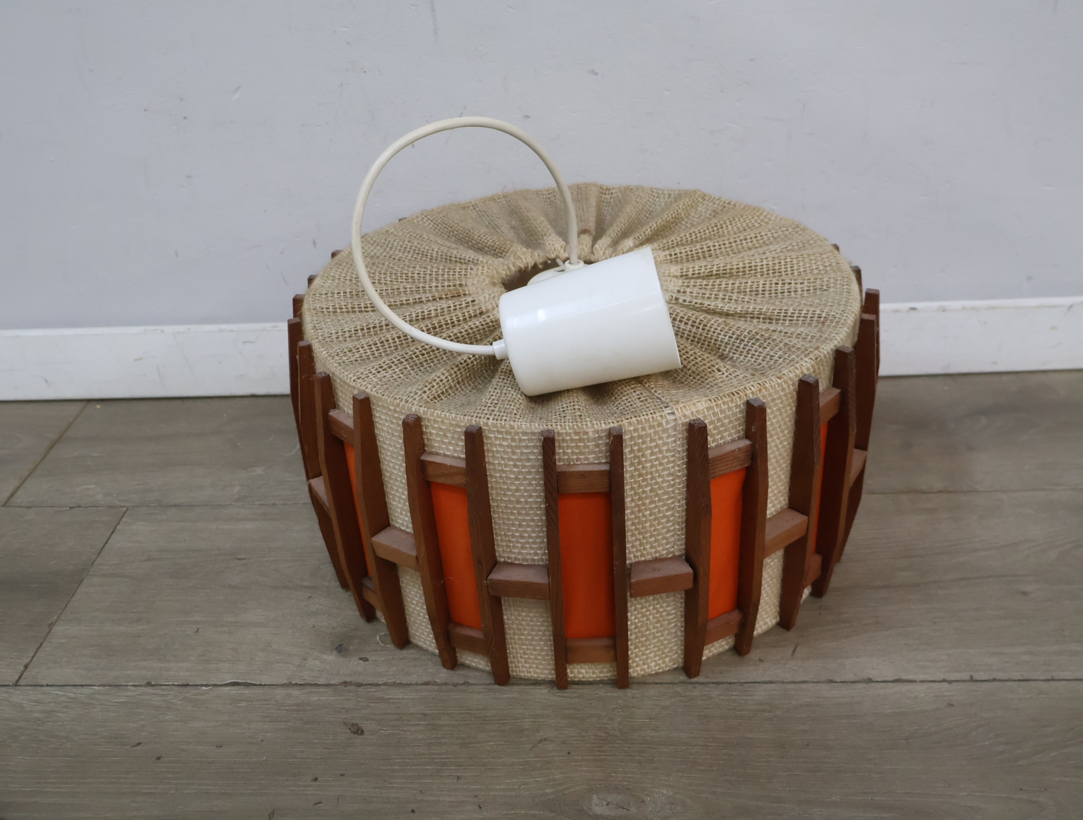 Vintage Scandinavische hanglamp - jute teak – foto 4 – kavel bij GSD Auctions, Zoeterwoude