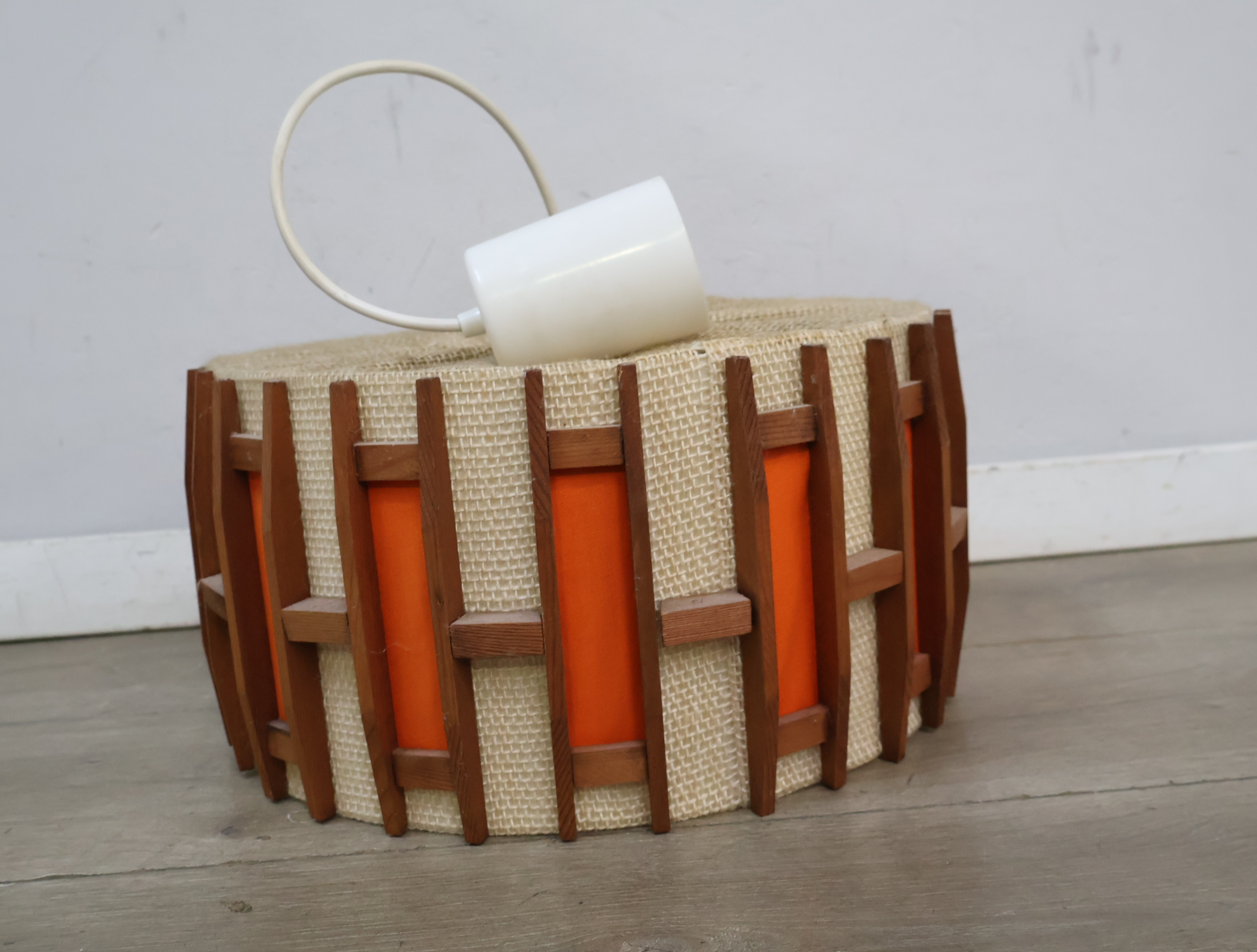 Vintage Scandinavische hanglamp - jute teak – foto 5 – kavel bij GSD Auctions, Zoeterwoude