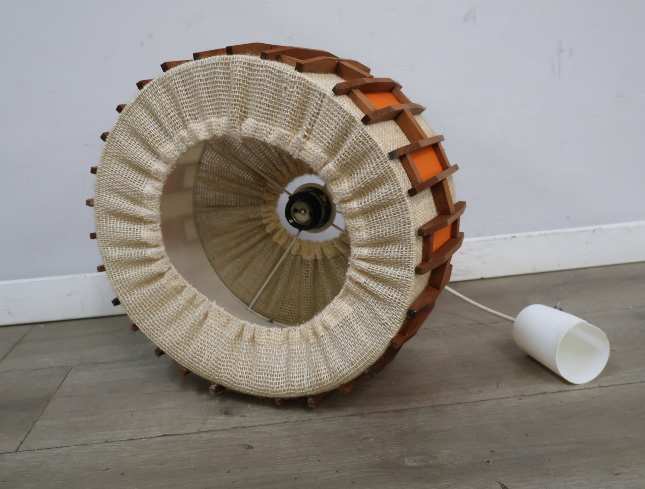 Vintage Scandinavische hanglamp - jute teak – foto 8 – kavel bij GSD Auctions, Zoeterwoude