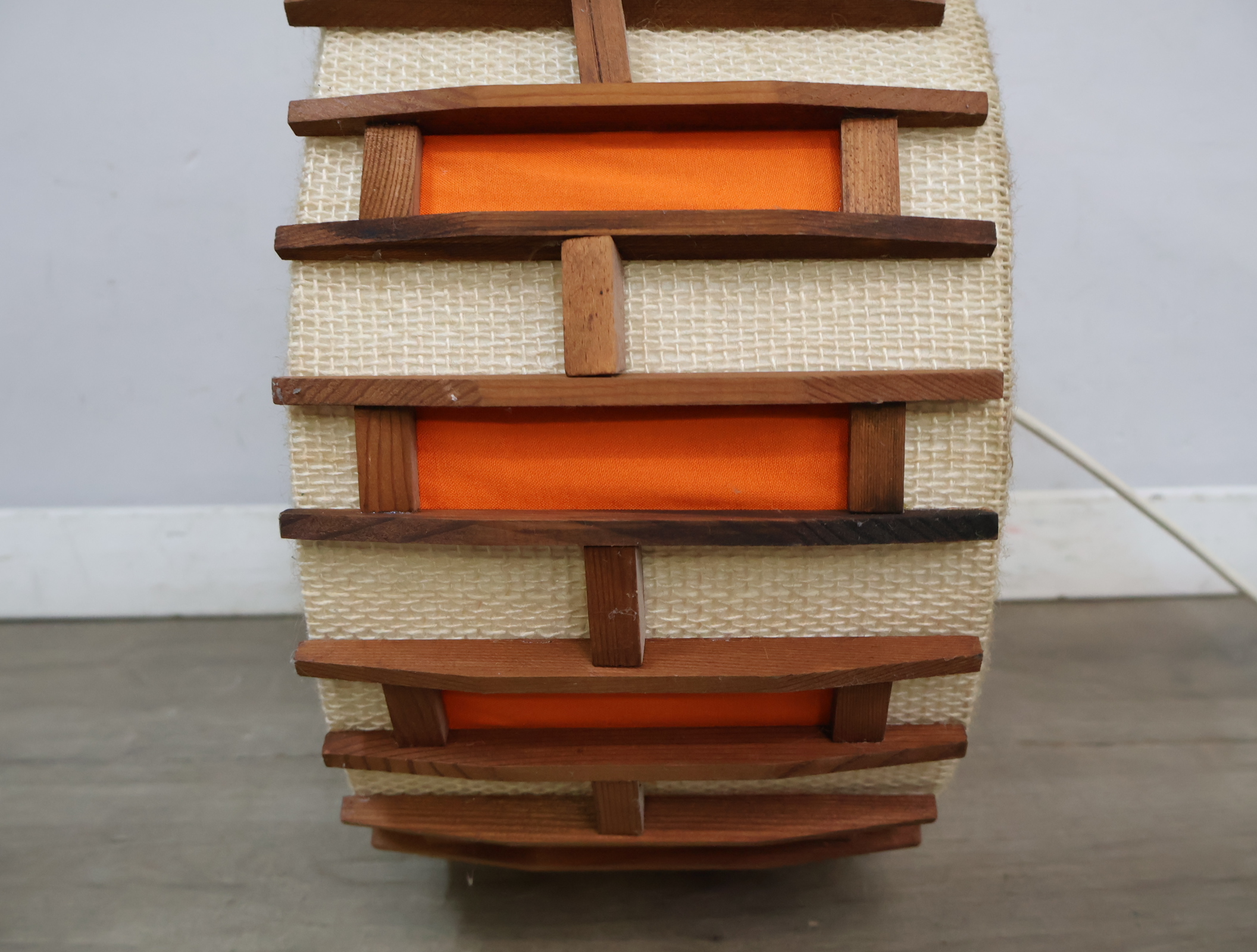 Vintage Scandinavische hanglamp - jute teak – foto 14 – kavel bij GSD Auctions, Zoeterwoude