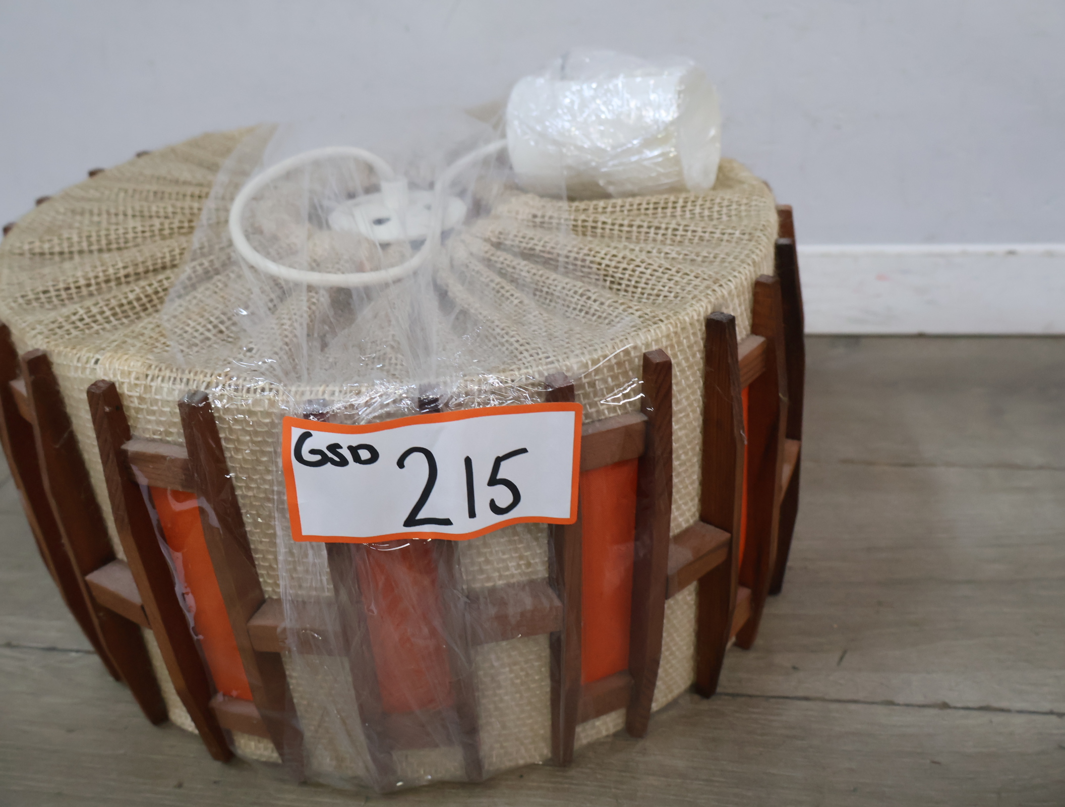 Vintage Scandinavische hanglamp - jute teak – foto 20 – kavel bij GSD Auctions, Zoeterwoude