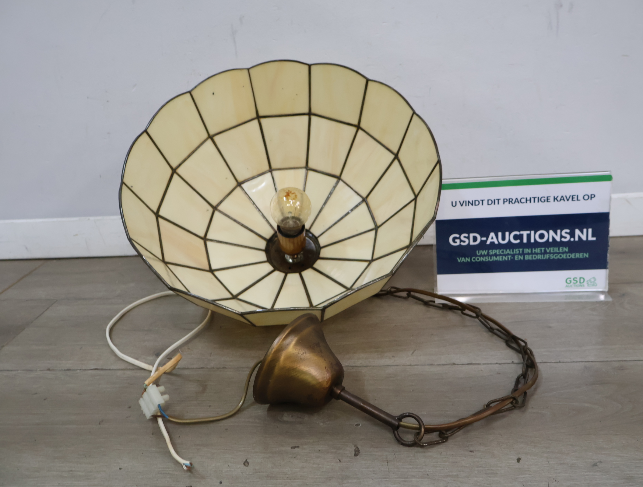 Tiffany stijl hanglamp – foto 2 – kavel bij GSD Auctions, Zoeterwoude