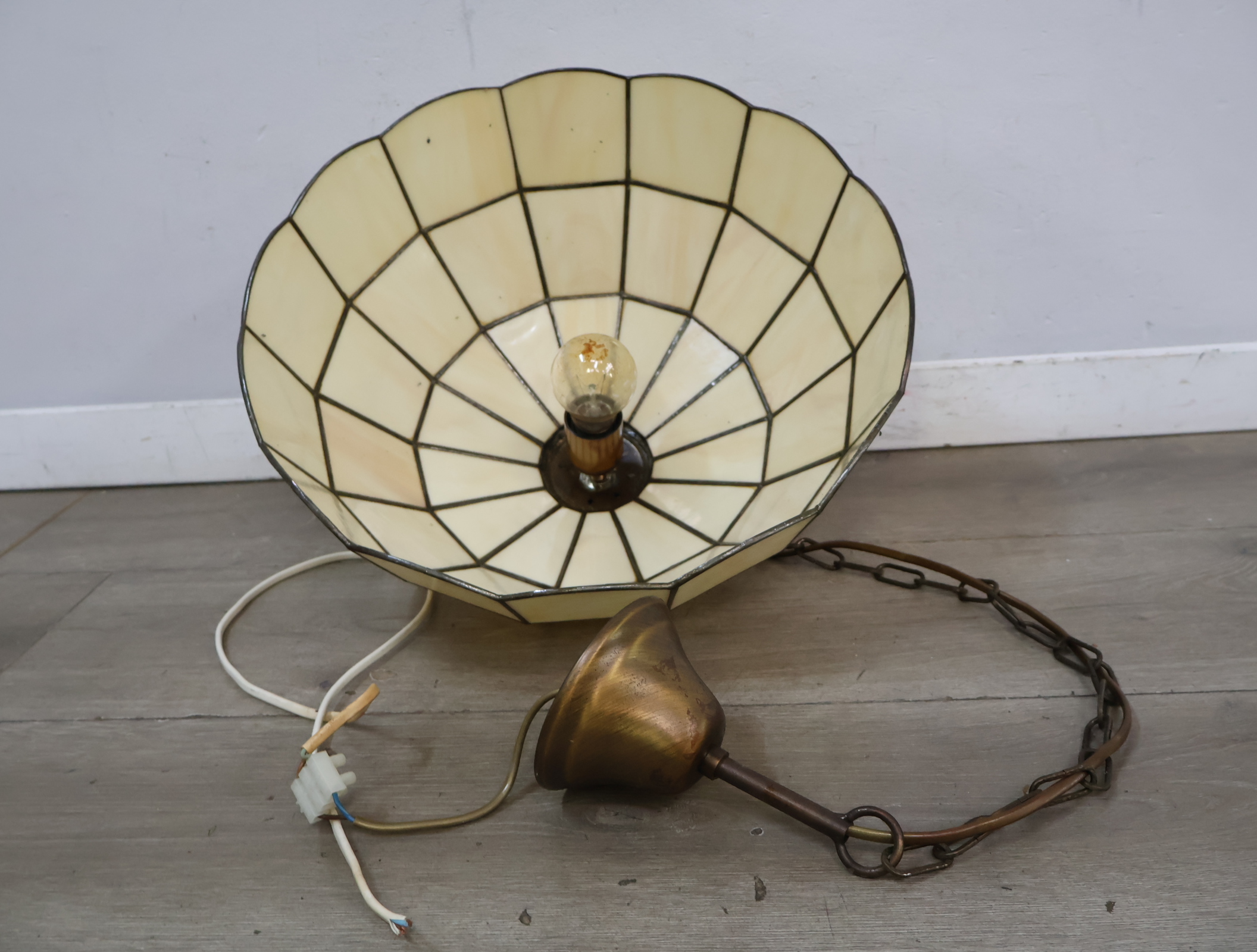Tiffany stijl hanglamp – foto 3 – kavel bij GSD Auctions, Zoeterwoude
