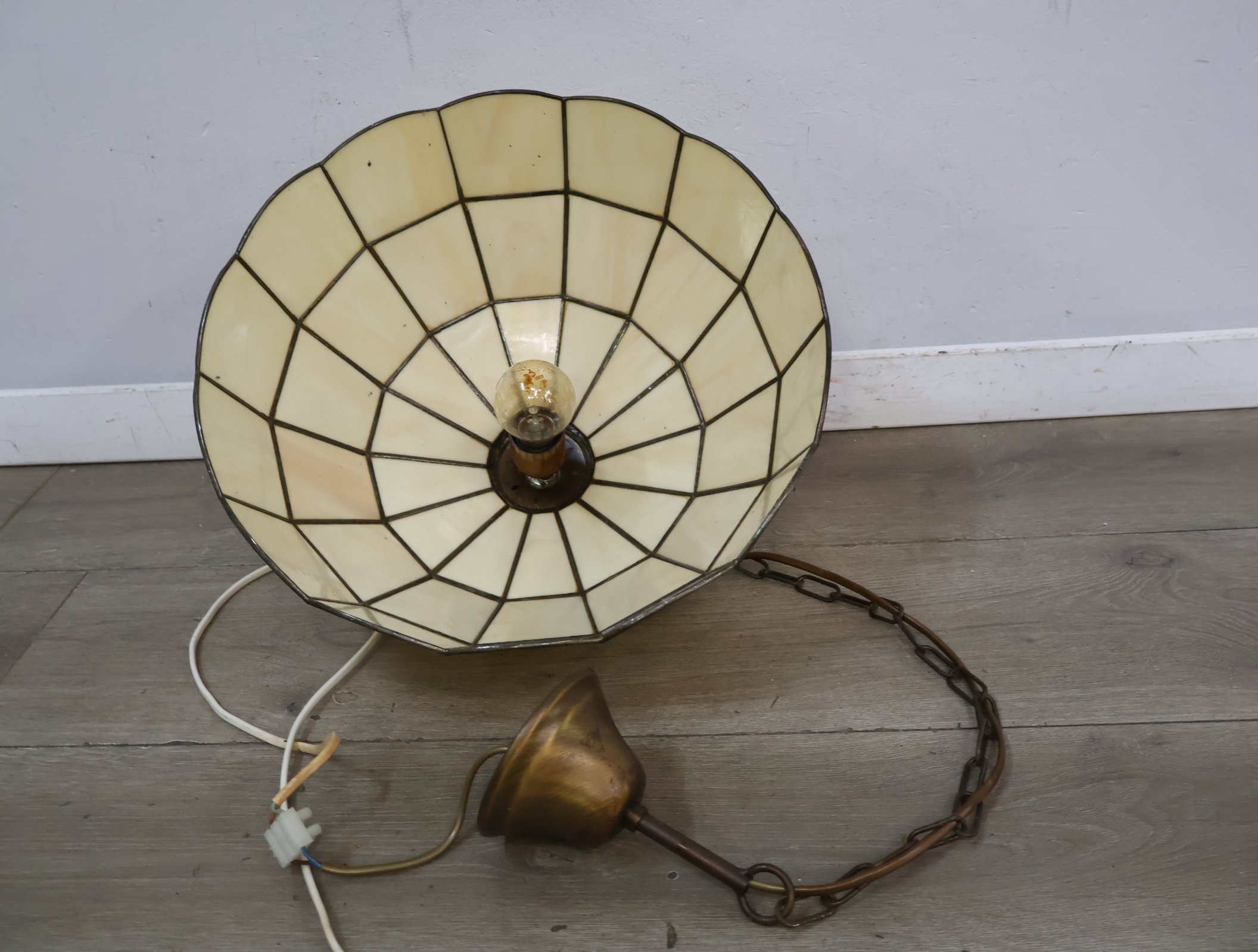 Tiffany stijl hanglamp – foto 4 – kavel bij GSD Auctions, Zoeterwoude