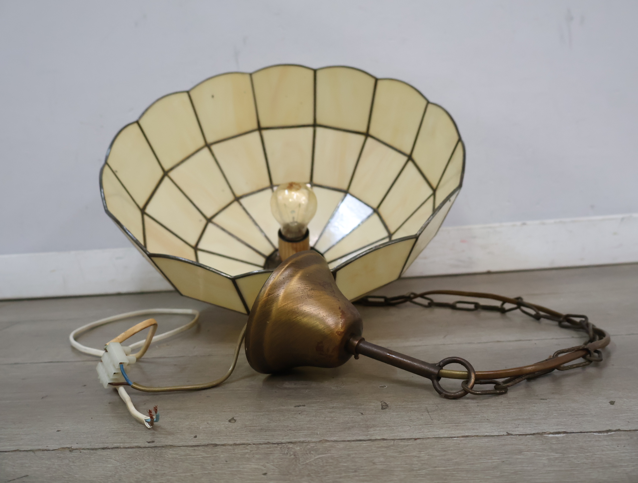 Tiffany stijl hanglamp – foto 5 – kavel bij GSD Auctions, Zoeterwoude