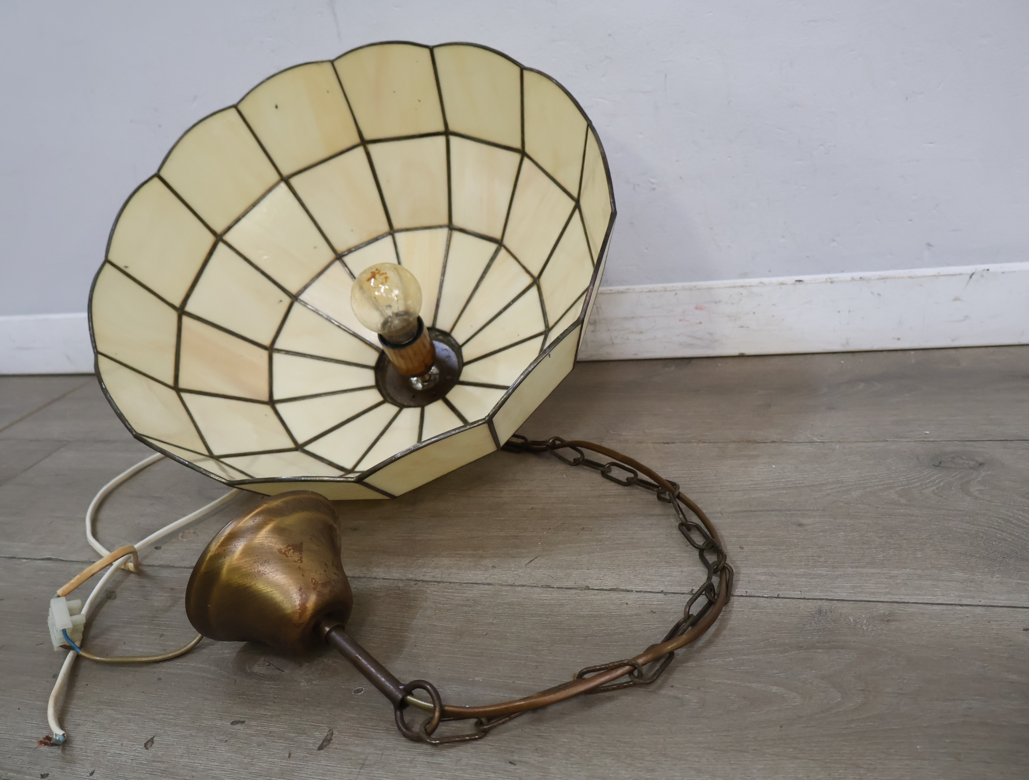 Tiffany stijl hanglamp – foto 6 – kavel bij GSD Auctions, Zoeterwoude
