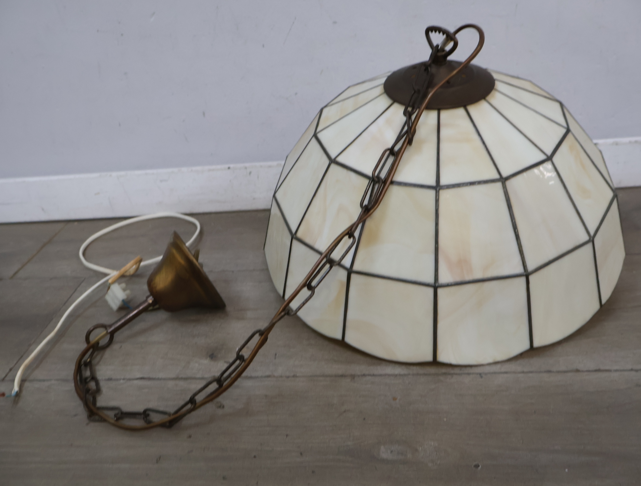 Tiffany stijl hanglamp – foto 10 – kavel bij GSD Auctions, Zoeterwoude