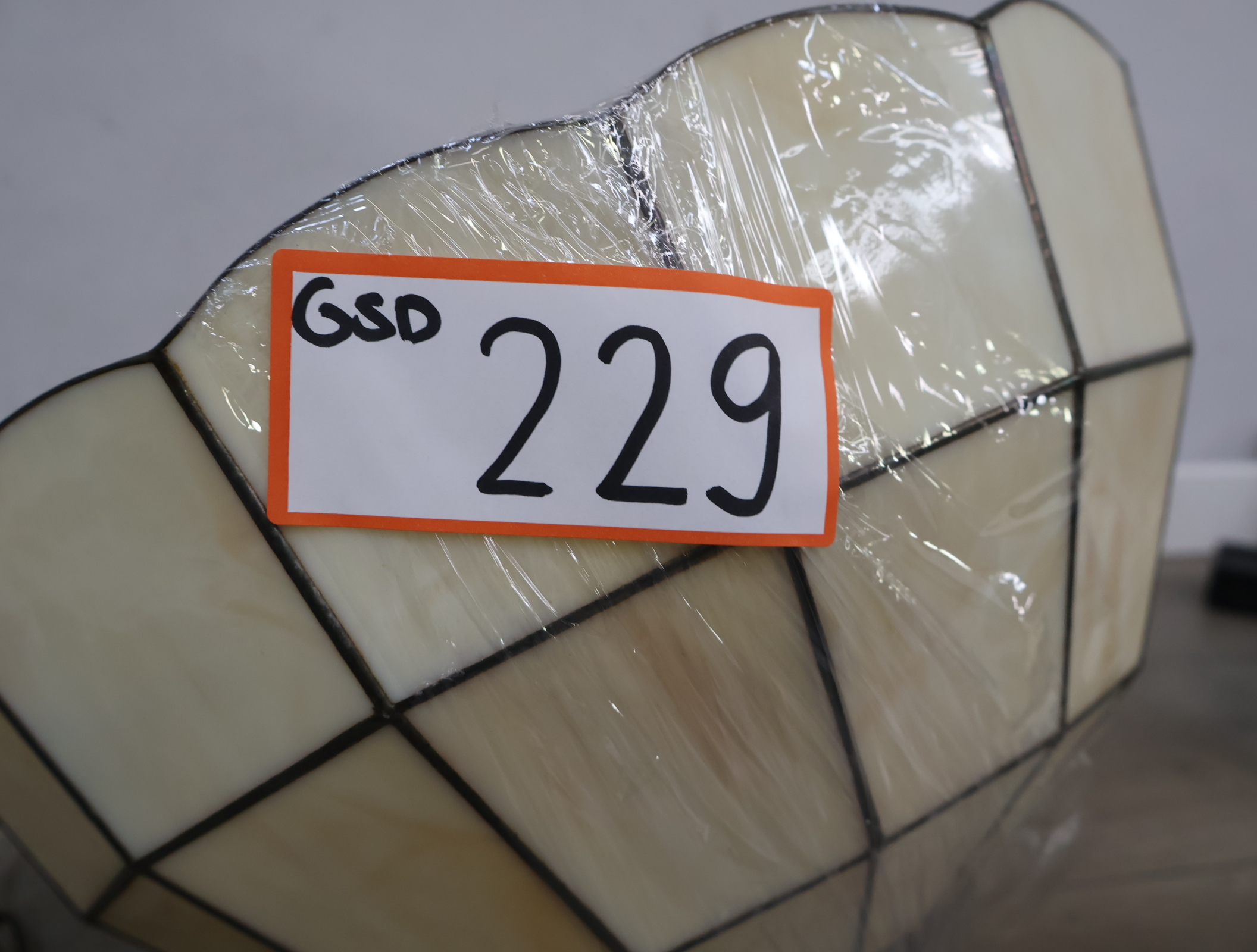 Tiffany stijl hanglamp – foto 17 – kavel bij GSD Auctions, Zoeterwoude