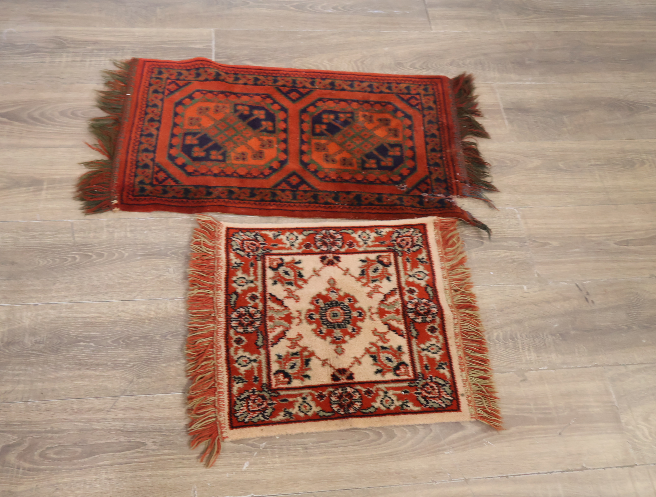 Set van twee kleine vintage kleedjes – foto 3 – kavel bij GSD Auctions, Zoeterwoude