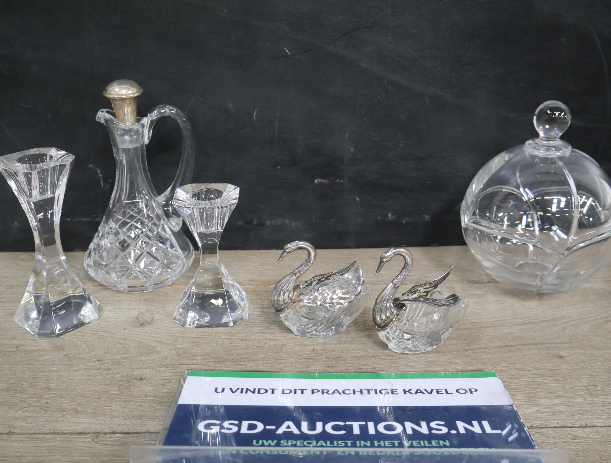 Kristallen karaf, kandelaars en beeldjes – foto 2 – kavel bij GSD Auctions, Zoeterwoude