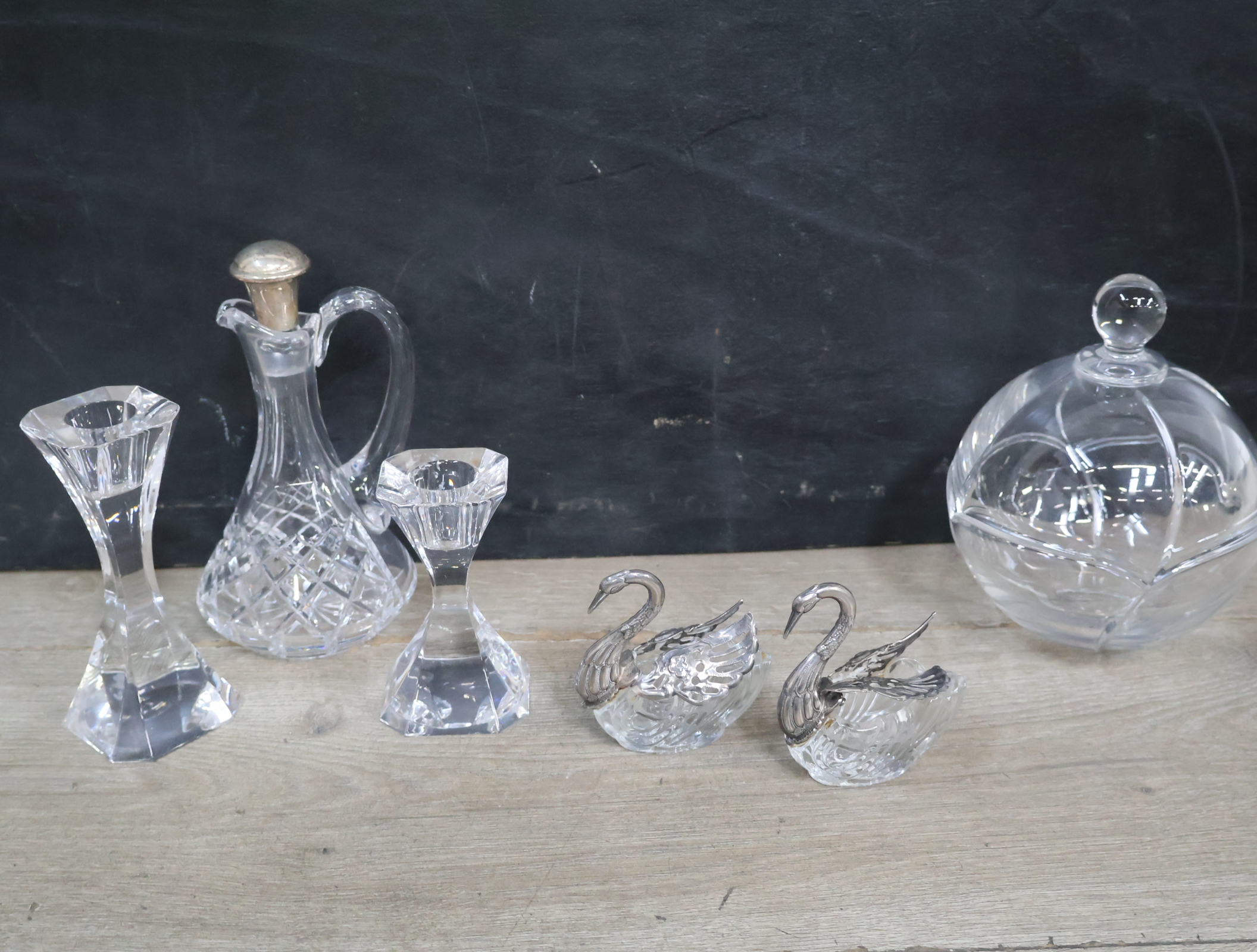 Kristallen karaf, kandelaars en beeldjes – foto 3 – kavel bij GSD Auctions, Zoeterwoude