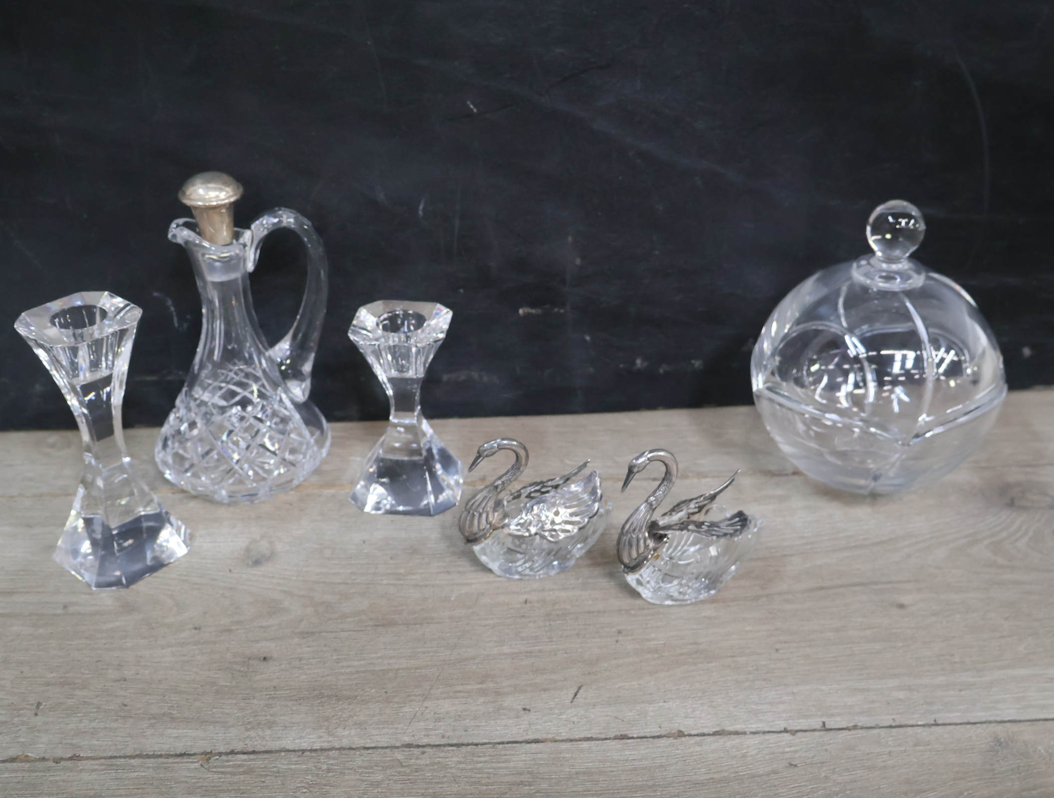 Kristallen karaf, kandelaars en beeldjes – foto 4 – kavel bij GSD Auctions, Zoeterwoude
