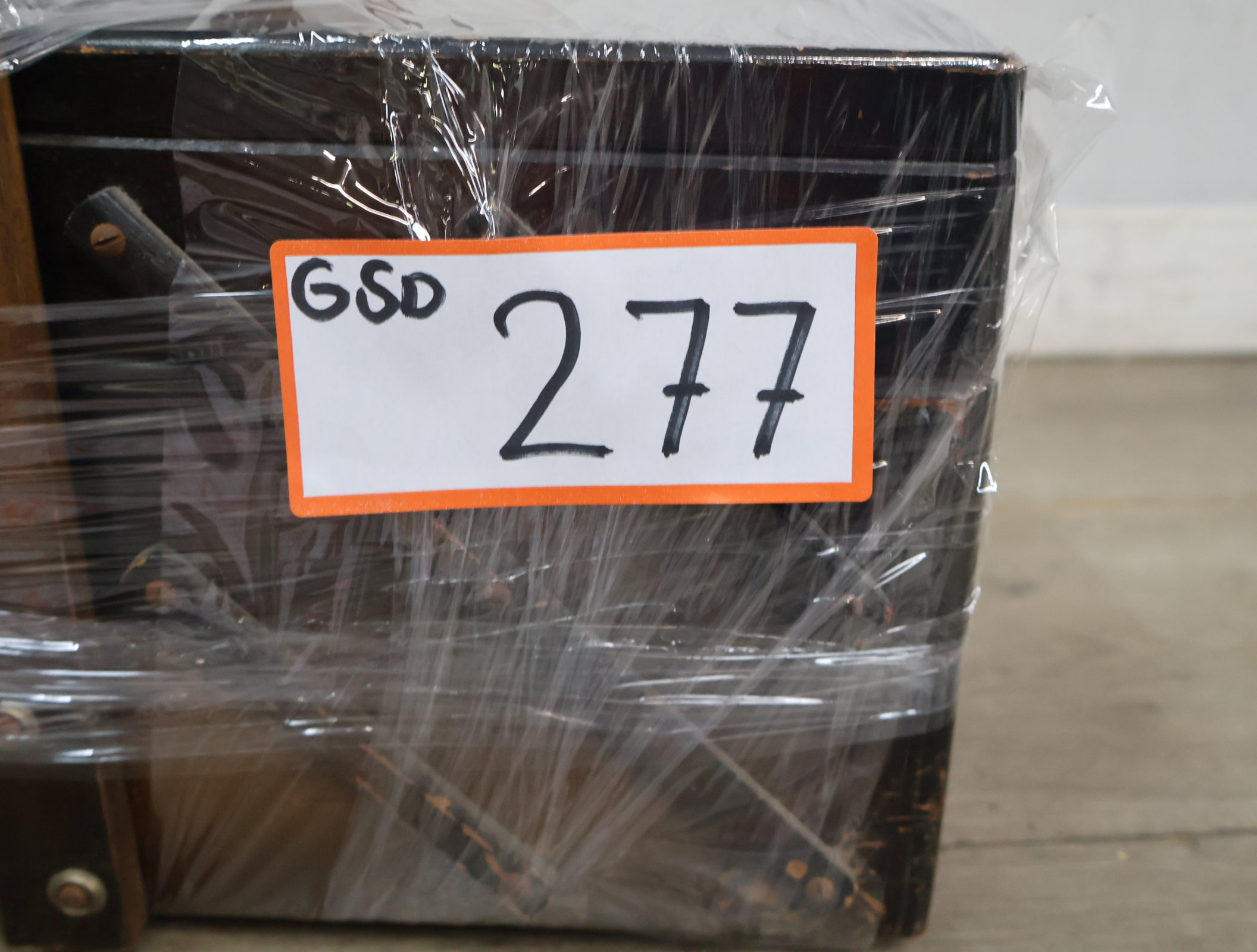 Vintage houten naaidoos met inhoud – foto 13 – kavel bij GSD Auctions, Zoeterwoude