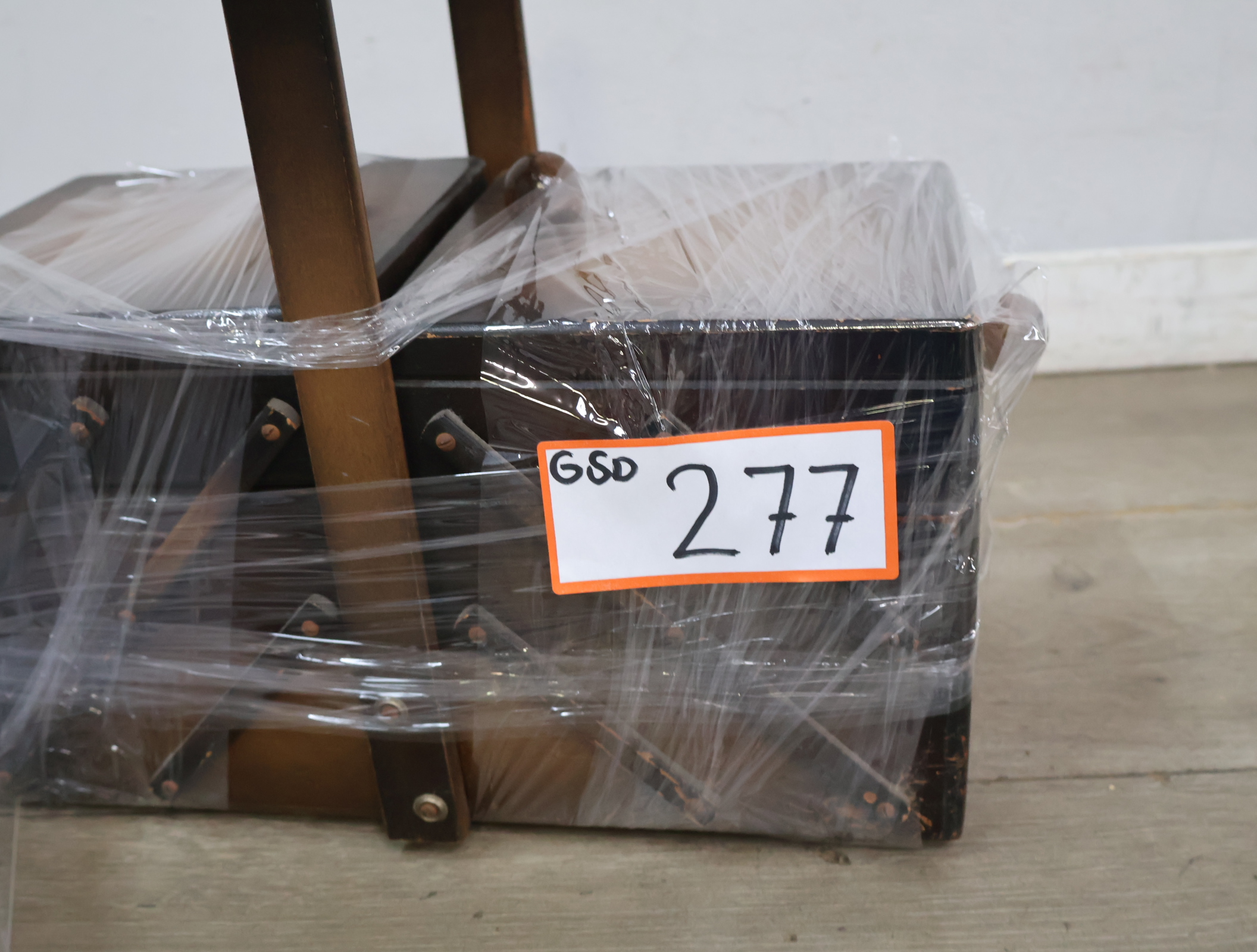 Vintage houten naaidoos met inhoud – foto 14 – kavel bij GSD Auctions, Zoeterwoude