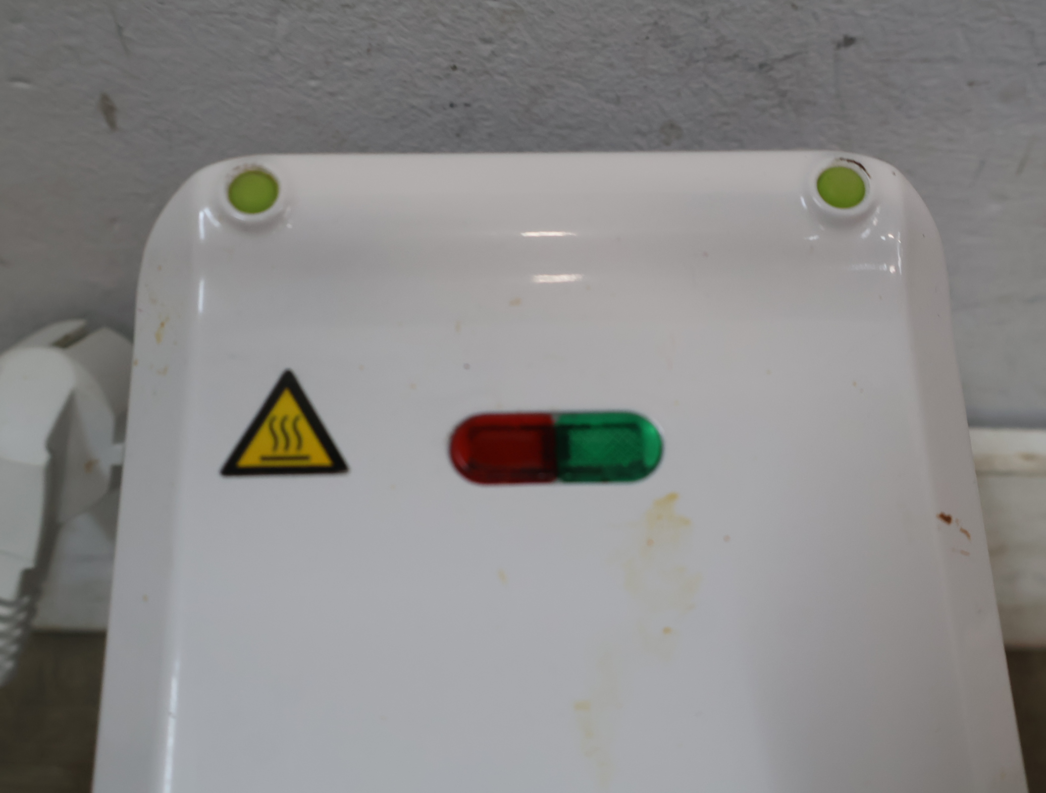 Wit ovalen grillapparaat – foto 4 – kavel bij GSD Auctions, Zoeterwoude