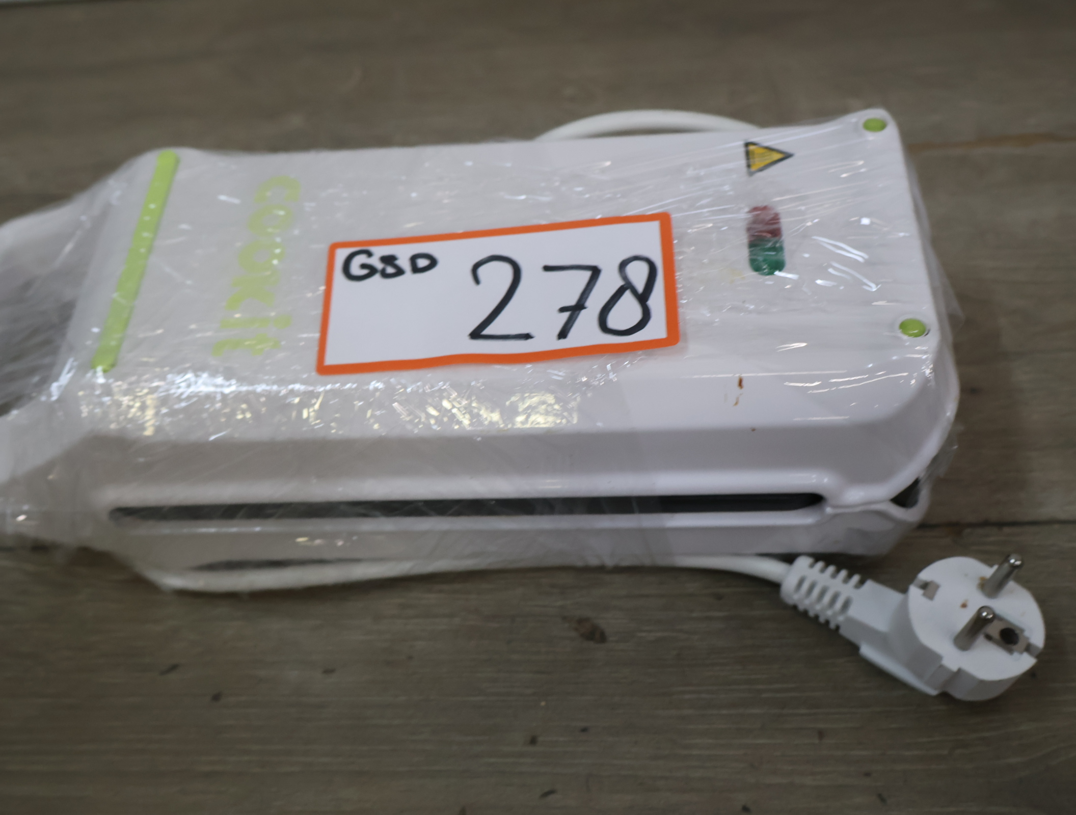 Wit ovalen grillapparaat – foto 17 – kavel bij GSD Auctions, Zoeterwoude