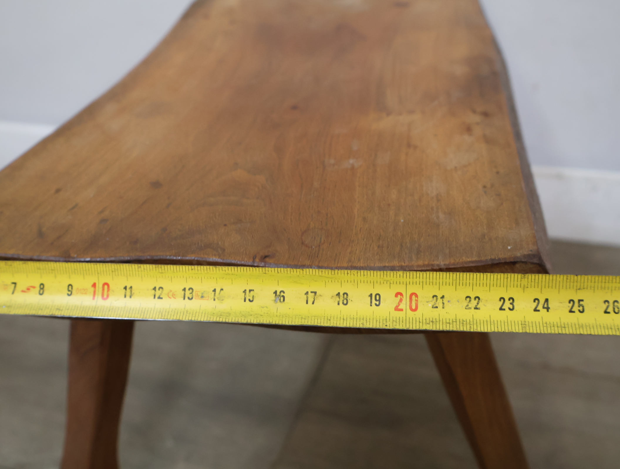 Rustiek houten krukje – foto 19 – kavel bij GSD Auctions, Zoeterwoude
