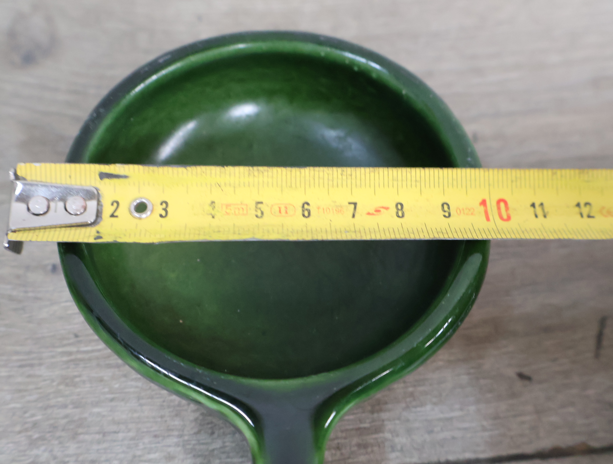 Set van twee groene keramische pannetjes – foto 15 – kavel bij GSD Auctions, Zoeterwoude