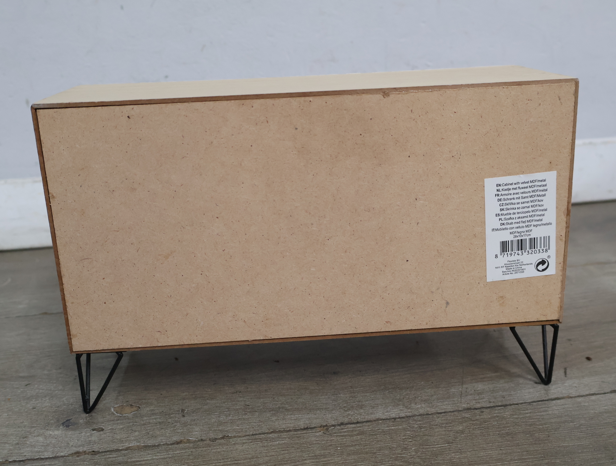 Houten ladekast met fluweel front en metalen poten – foto 9 – kavel bij GSD Auctions, Zoeterwoude