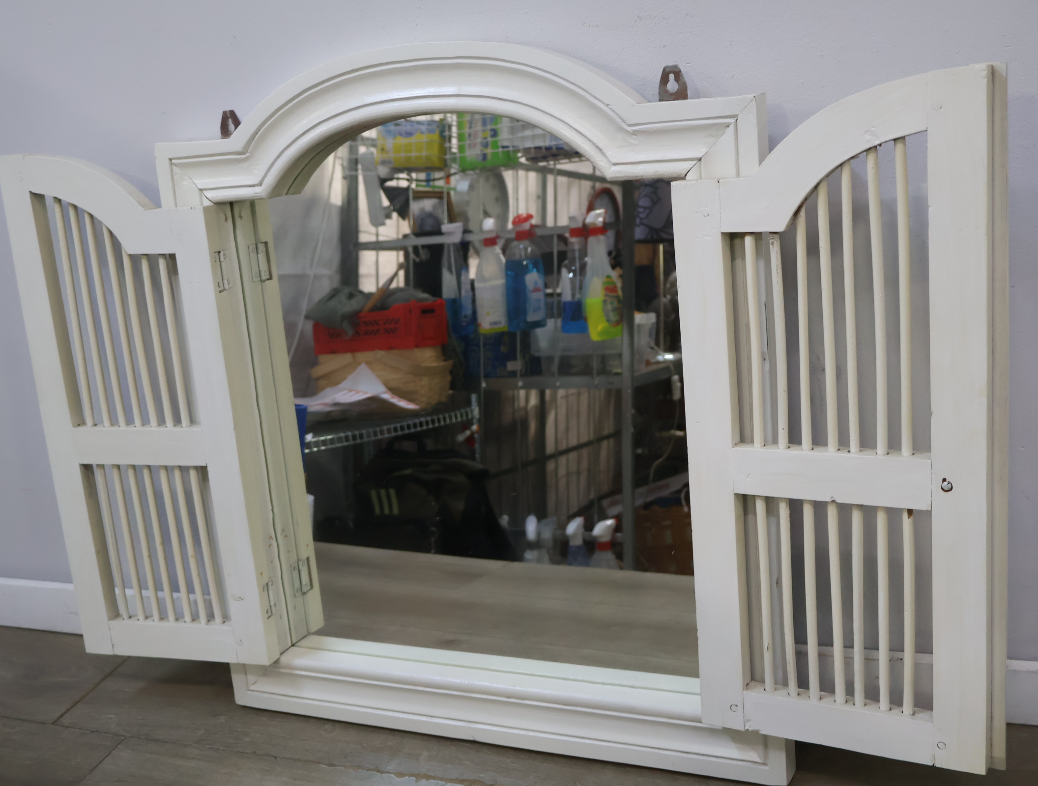 Wit houten spiegel – foto 5 – kavel bij GSD Auctions, Zoeterwoude