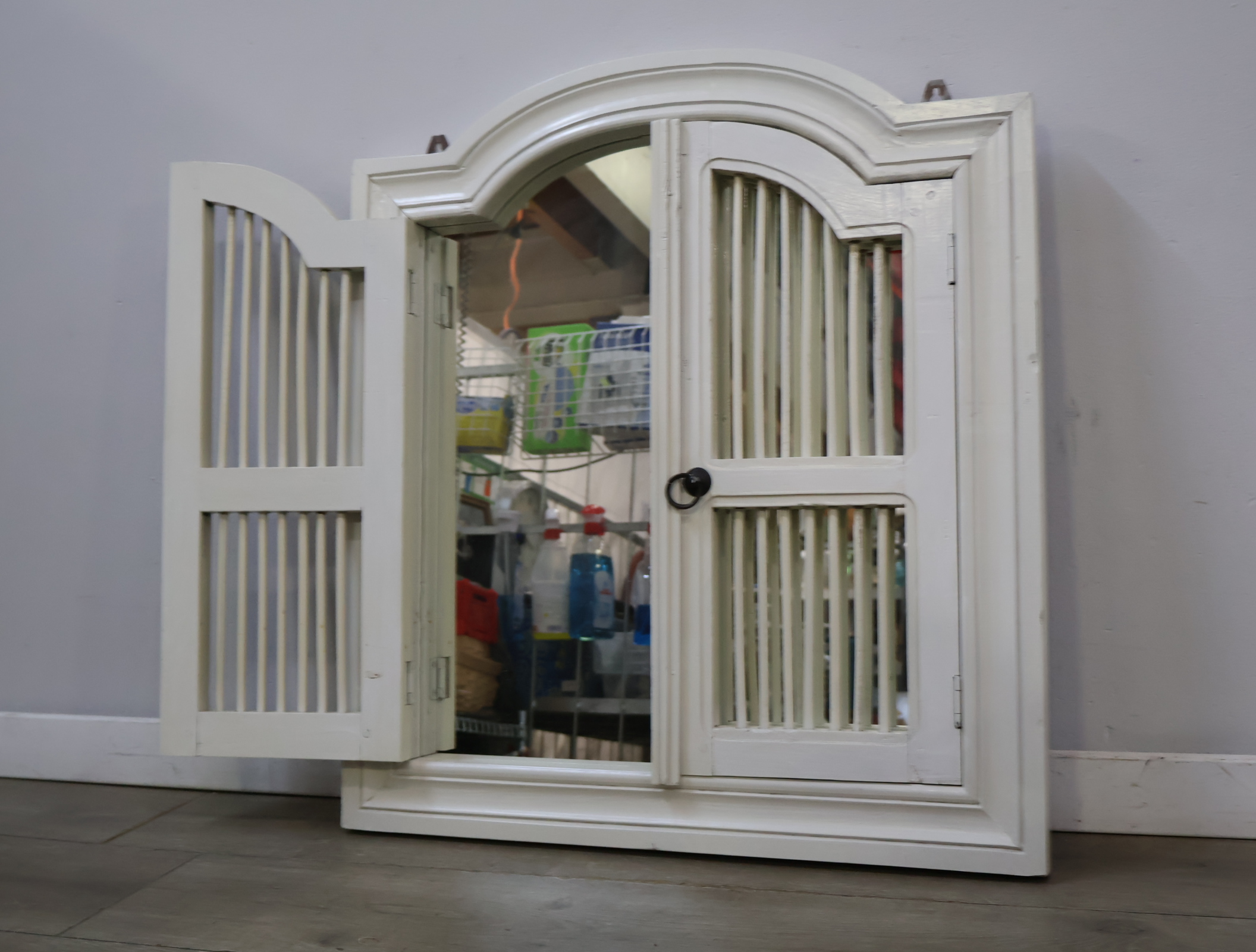 Wit houten spiegel – foto 6 – kavel bij GSD Auctions, Zoeterwoude