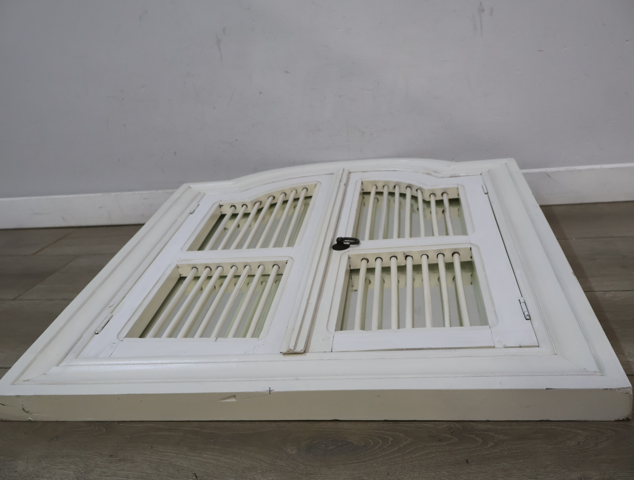 Wit houten spiegel – foto 10 – kavel bij GSD Auctions, Zoeterwoude