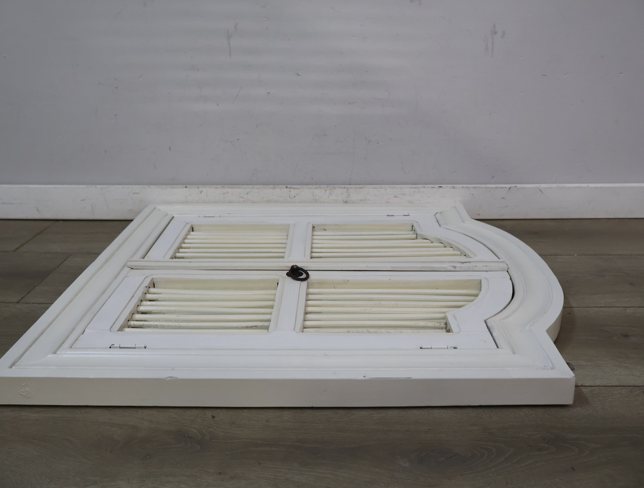 Wit houten spiegel – foto 11 – kavel bij GSD Auctions, Zoeterwoude