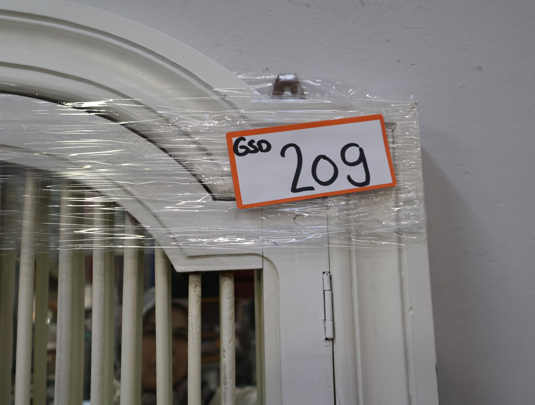 Wit houten spiegel – foto 15 – kavel bij GSD Auctions, Zoeterwoude