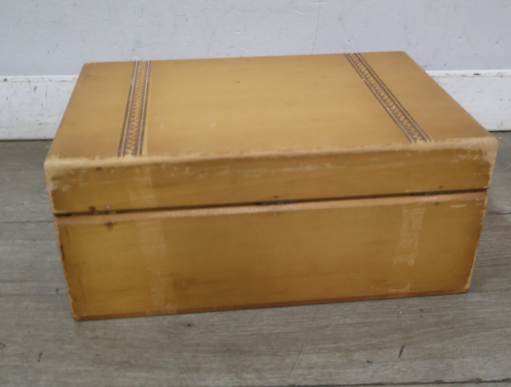 Houten naaidoos met Garen – foto 12 – kavel bij GSD Auctions, Zoeterwoude