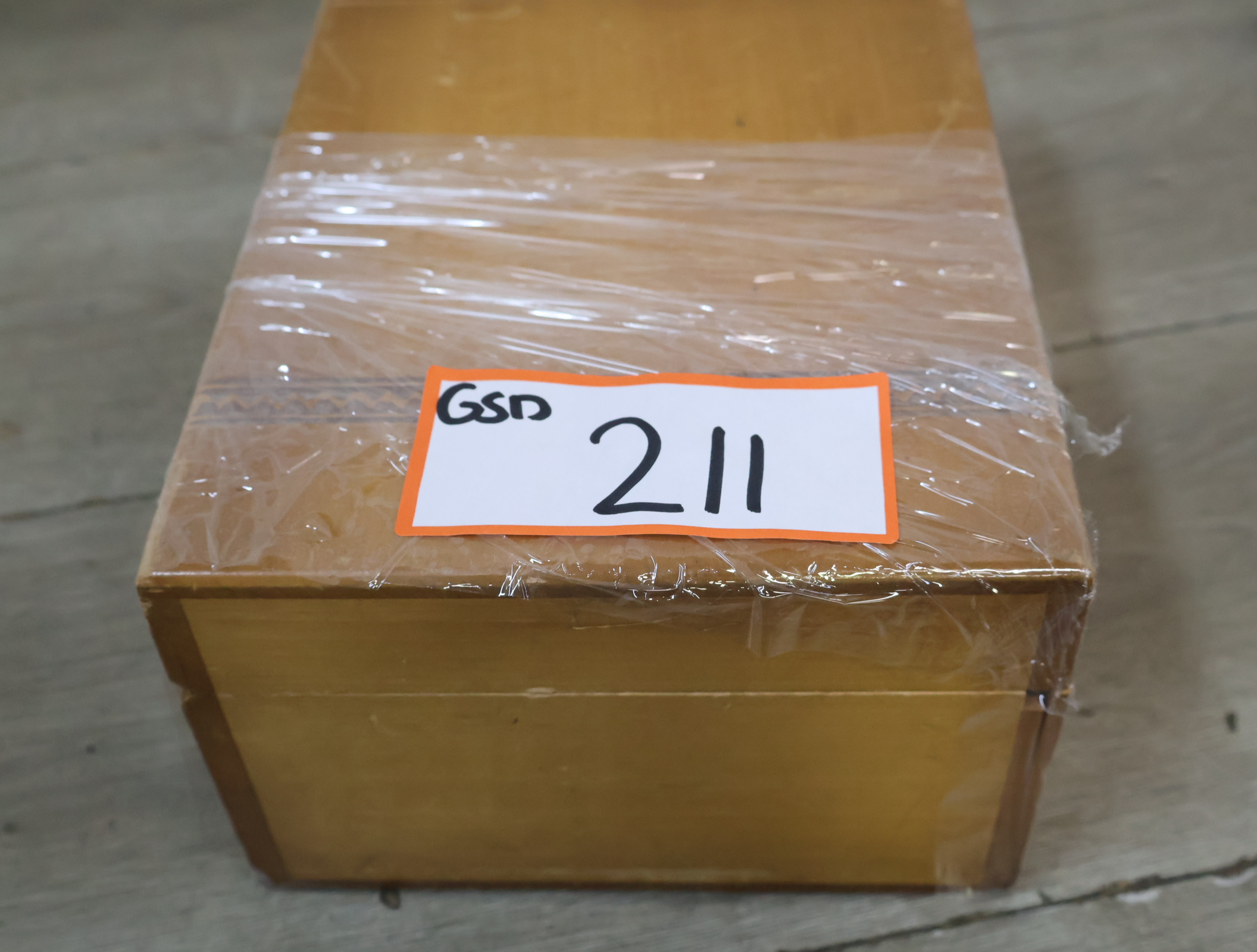 Houten naaidoos met Garen – foto 16 – kavel bij GSD Auctions, Zoeterwoude