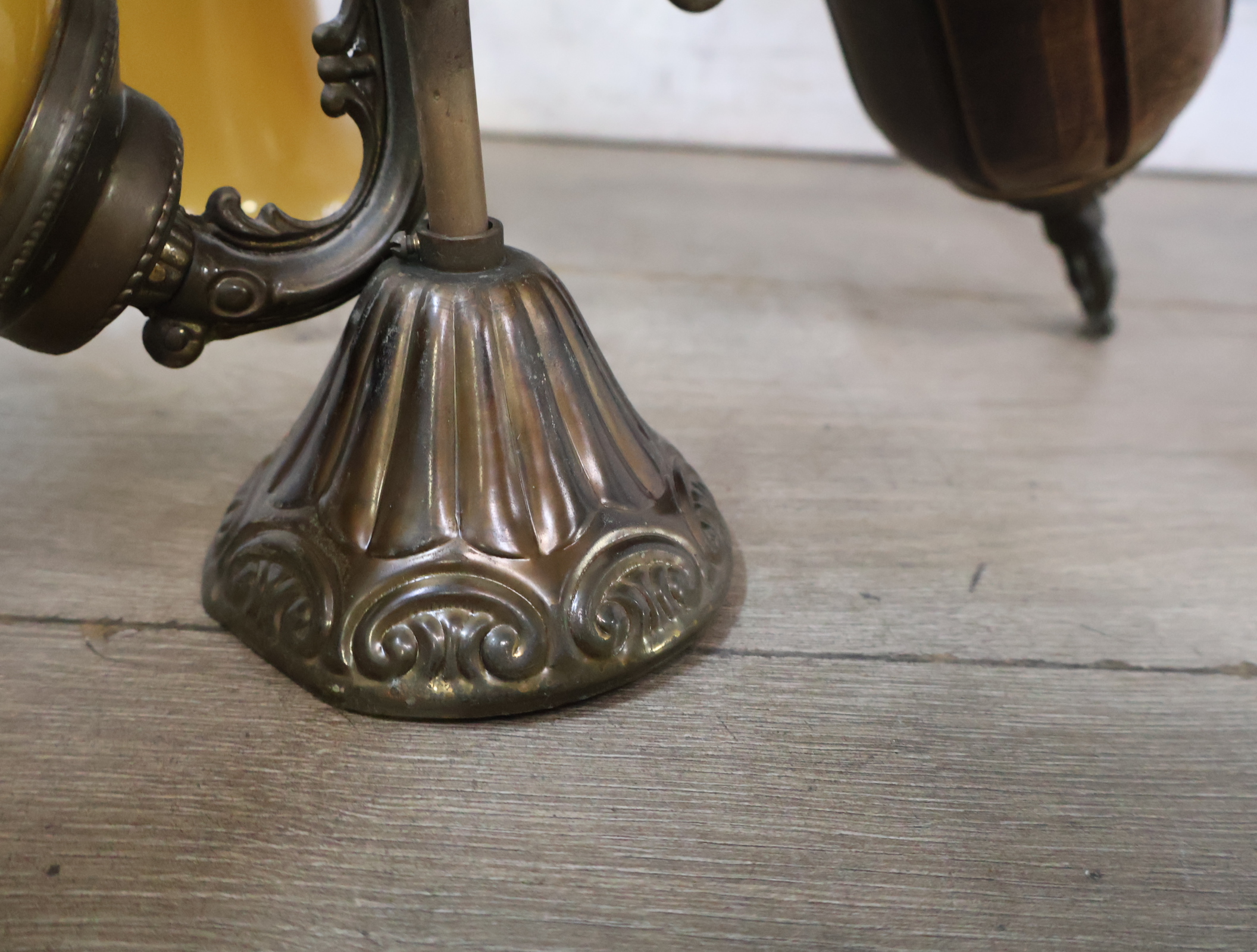 Vintage kroonluchter met 6 glazen kapjes – foto 10 – kavel bij GSD Auctions, Zoeterwoude