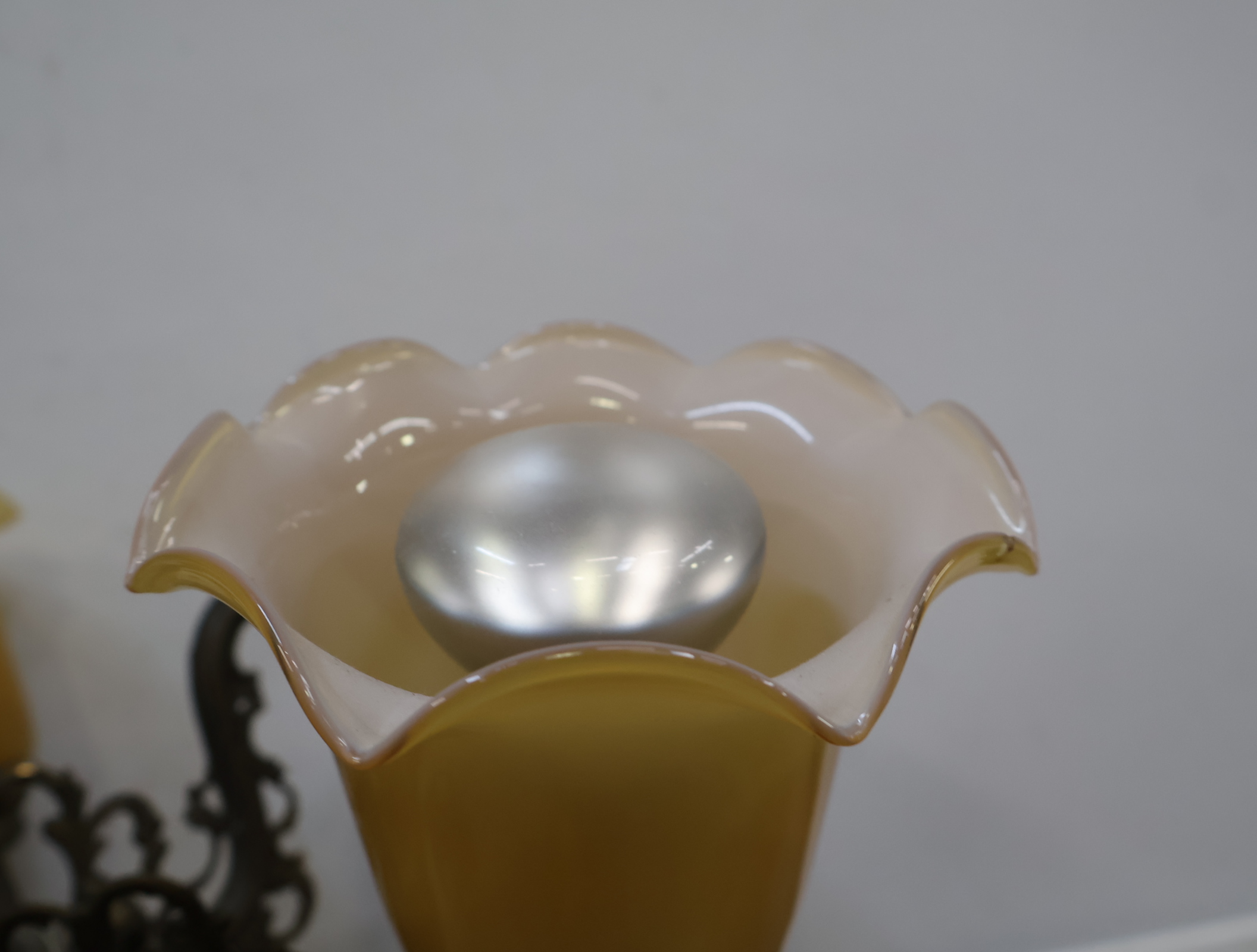 Vintage kroonluchter met 6 glazen kapjes – foto 11 – kavel bij GSD Auctions, Zoeterwoude