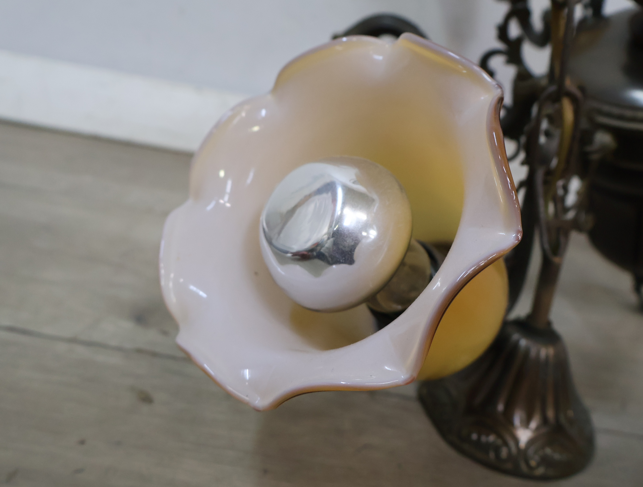 Vintage kroonluchter met 6 glazen kapjes – foto 12 – kavel bij GSD Auctions, Zoeterwoude