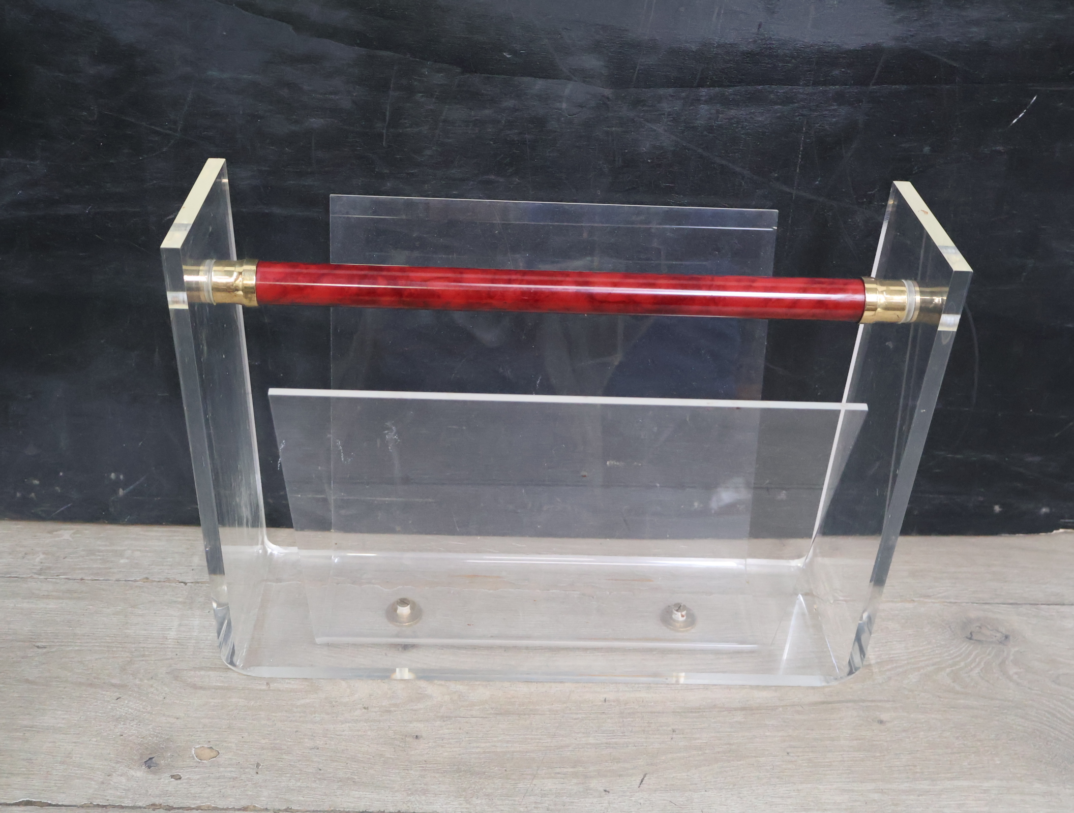Transparante plexiglas tijdschrifthouder – foto 5 – kavel bij GSD Auctions, Zoeterwoude