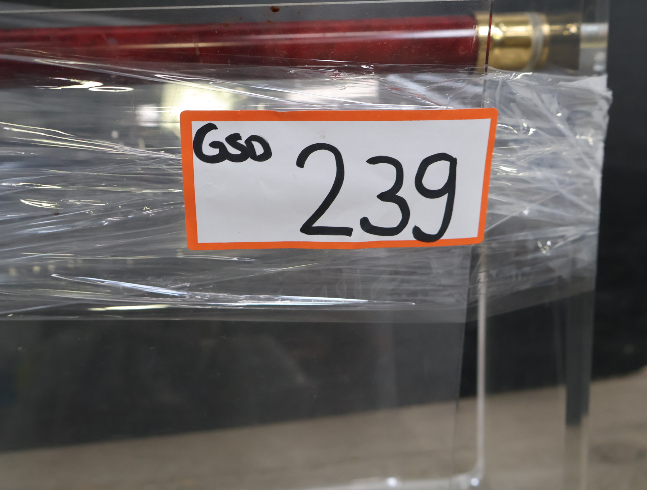 Transparante plexiglas tijdschrifthouder – foto 16 – kavel bij GSD Auctions, Zoeterwoude