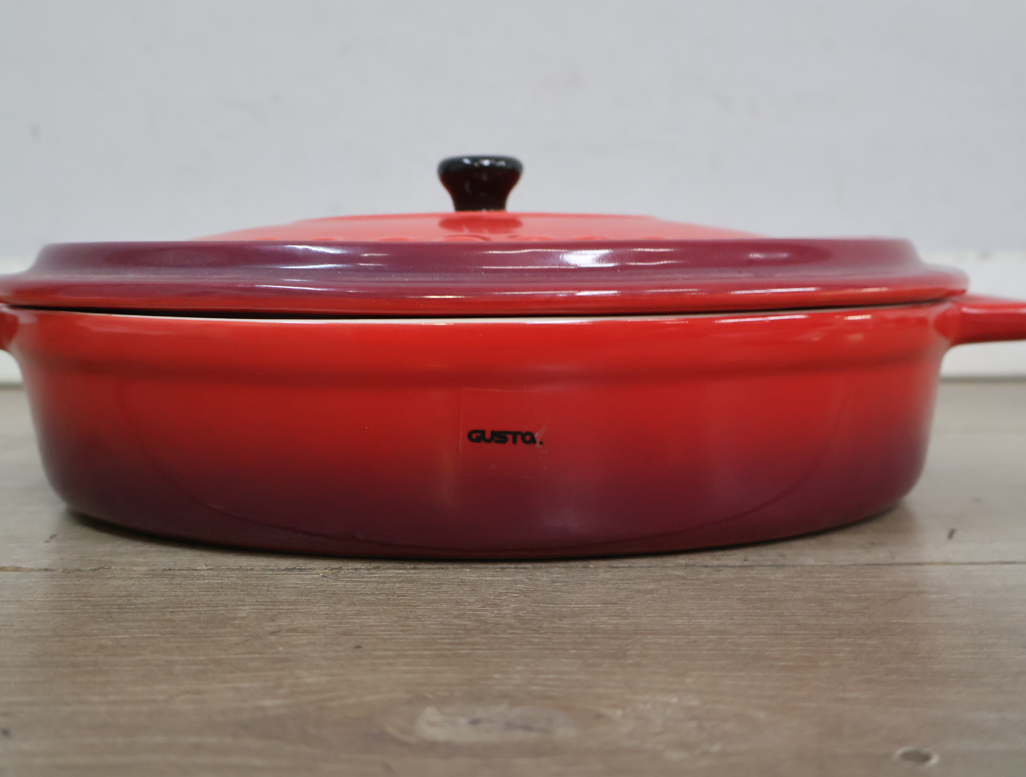 Rode Gusto Cocotte Gietijzeren Pan – foto 6 – kavel bij GSD Auctions, Zoeterwoude
