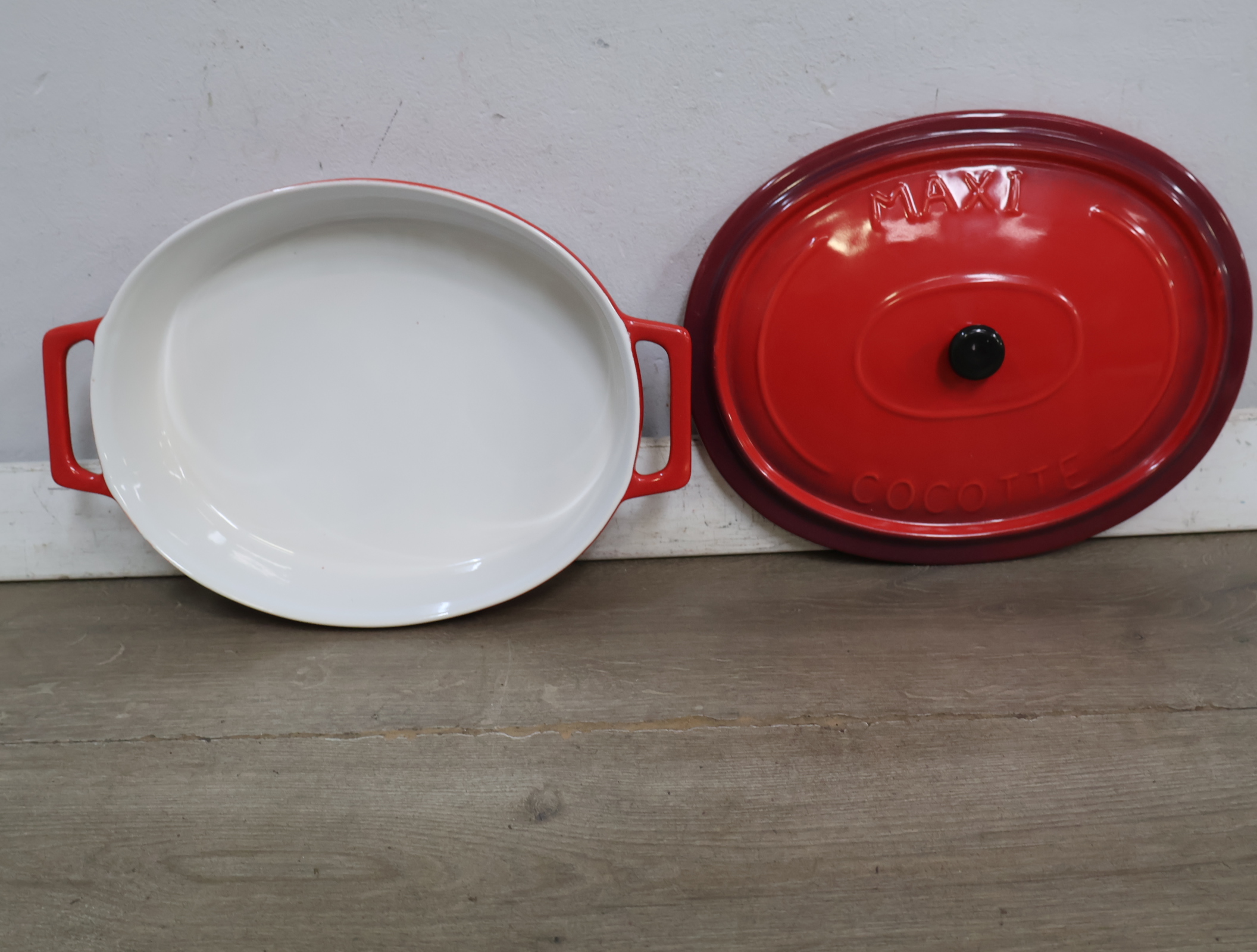 Rode Gusto Cocotte Gietijzeren Pan – foto 12 – kavel bij GSD Auctions, Zoeterwoude