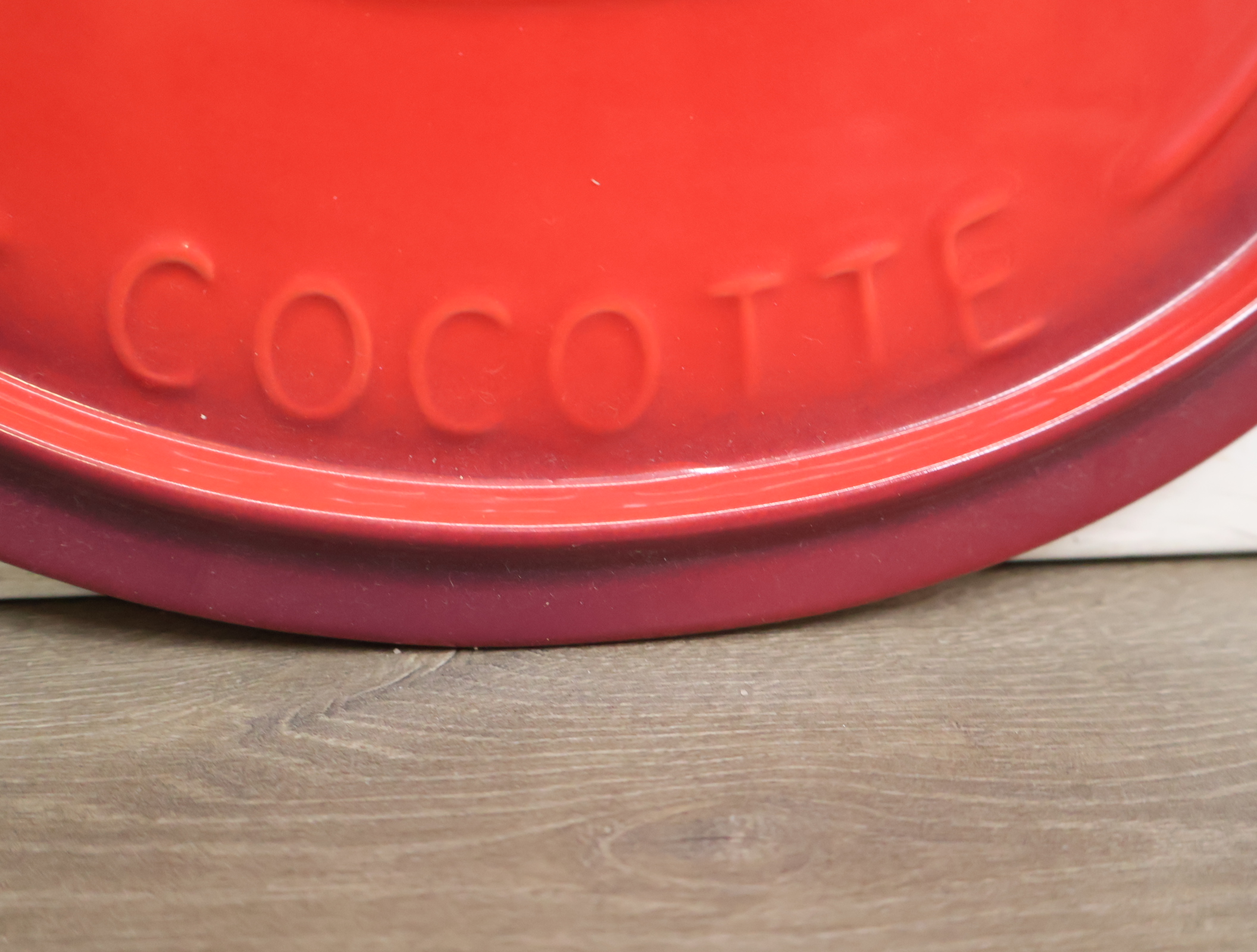 Rode Gusto Cocotte Gietijzeren Pan – foto 13 – kavel bij GSD Auctions, Zoeterwoude
